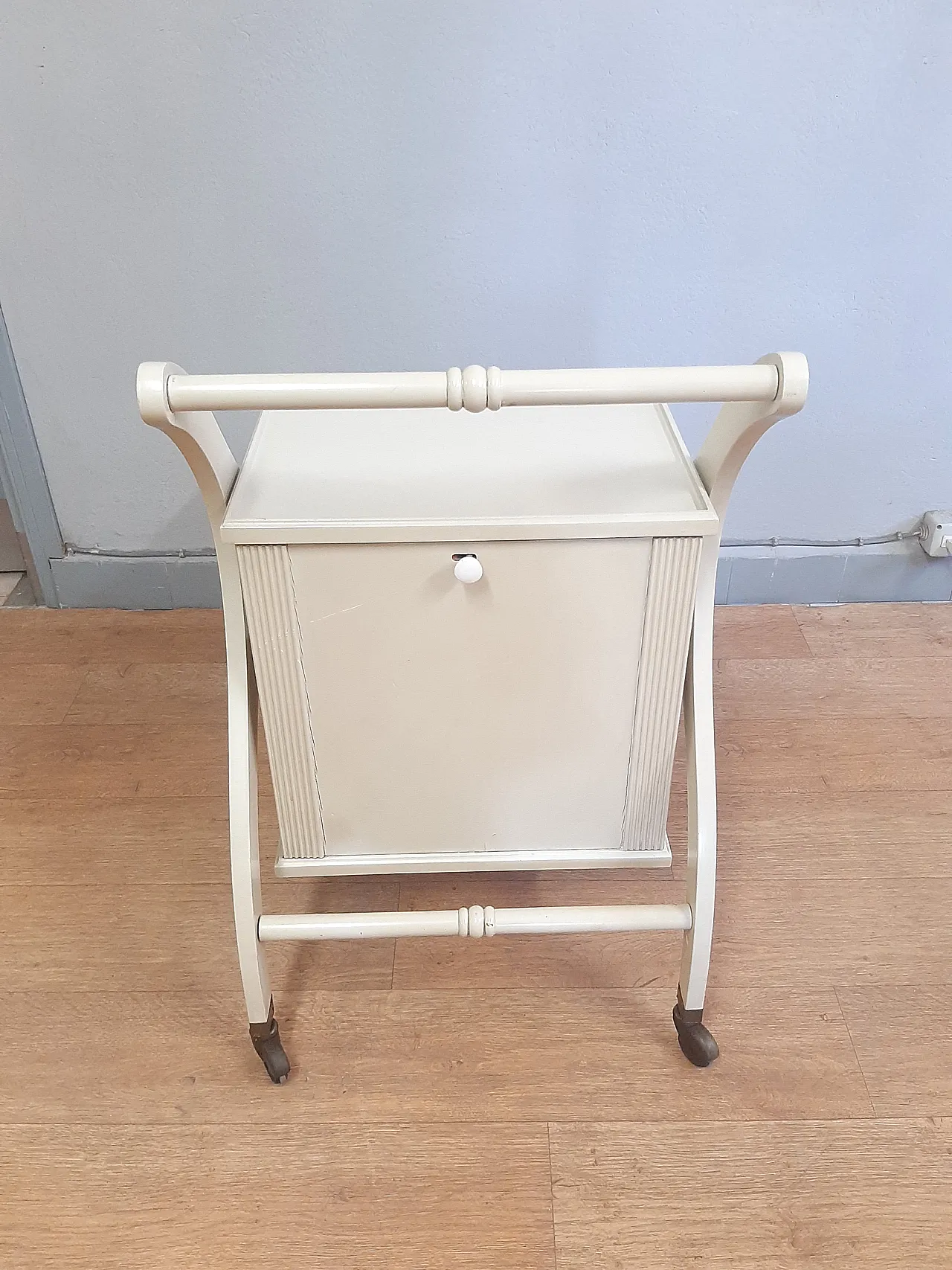 White lacquered wooden bar with automatic, 1970s 6