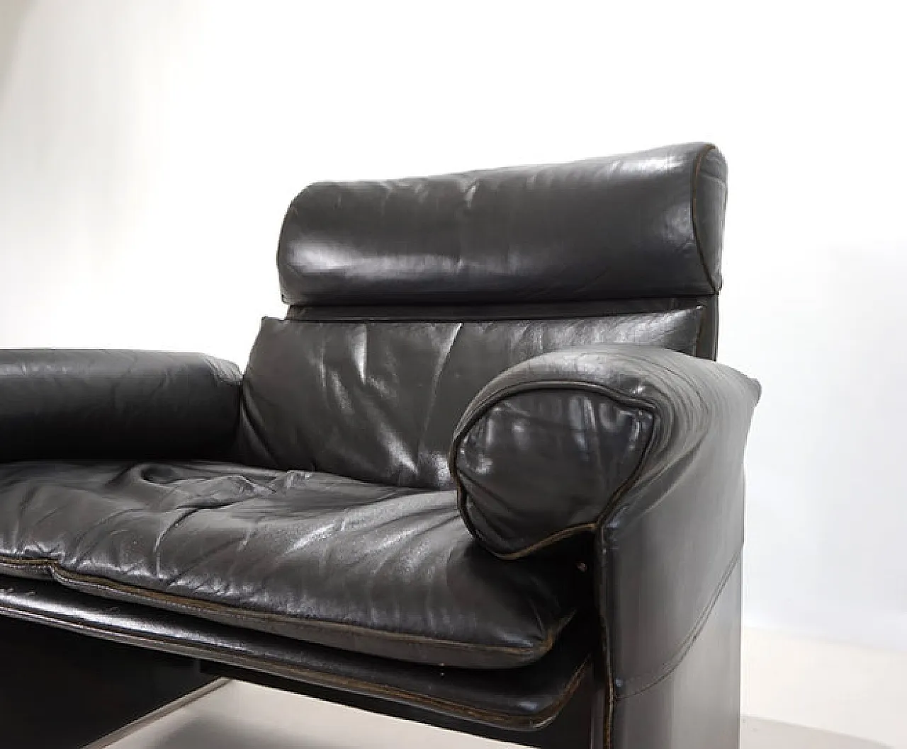 Leather armchair by Giovanni Offredi for Saporiti, 1970s 13