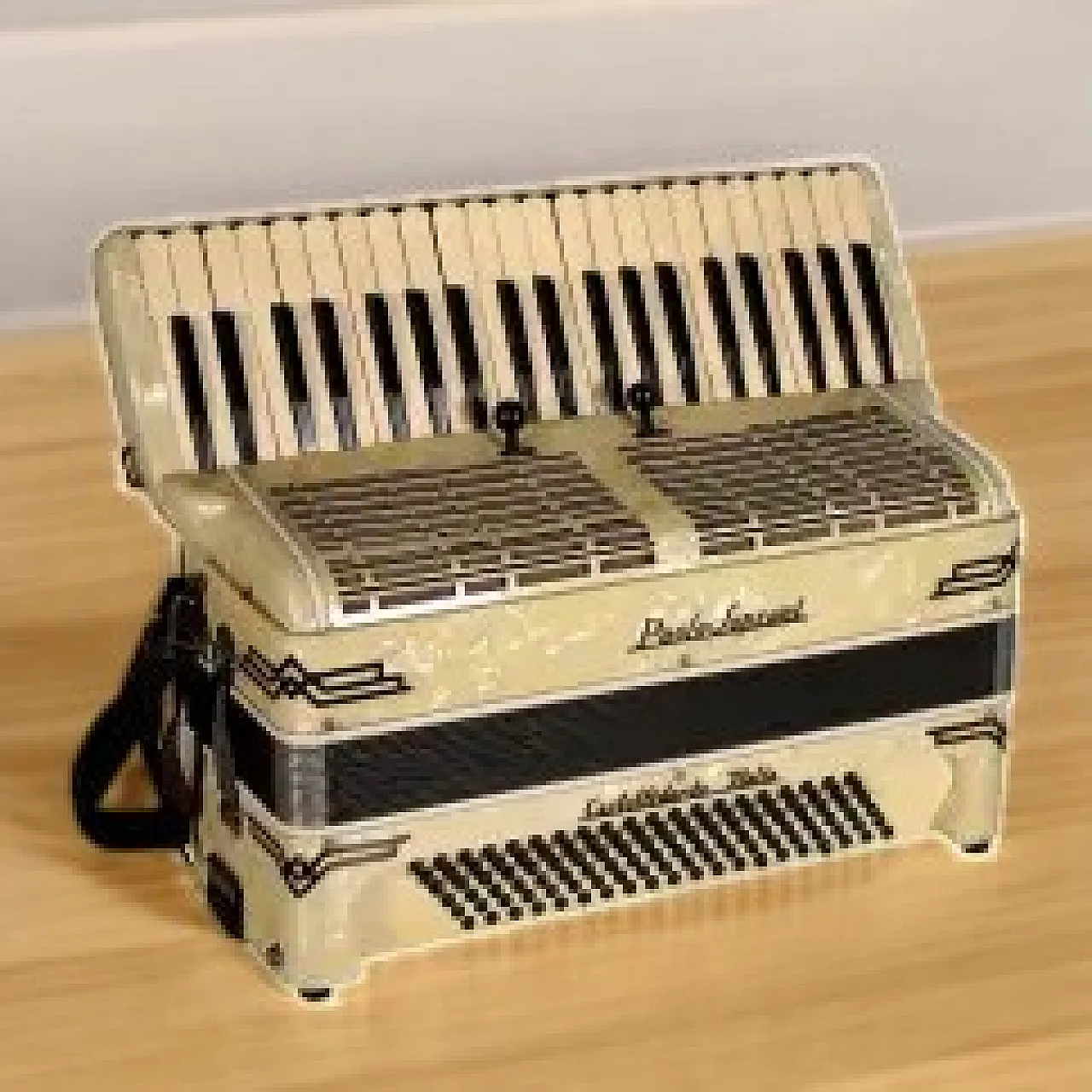 Mother-of-pearl effect bakelite Paolo Soprani accordion, 1940s 2