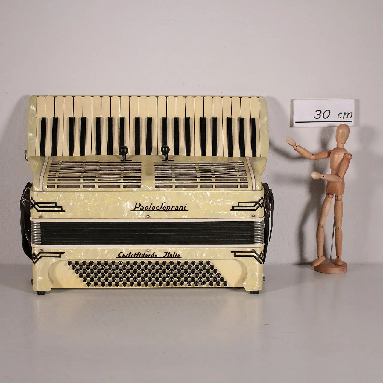 Mother-of-pearl effect bakelite Paolo Soprani accordion, 1940s 3
