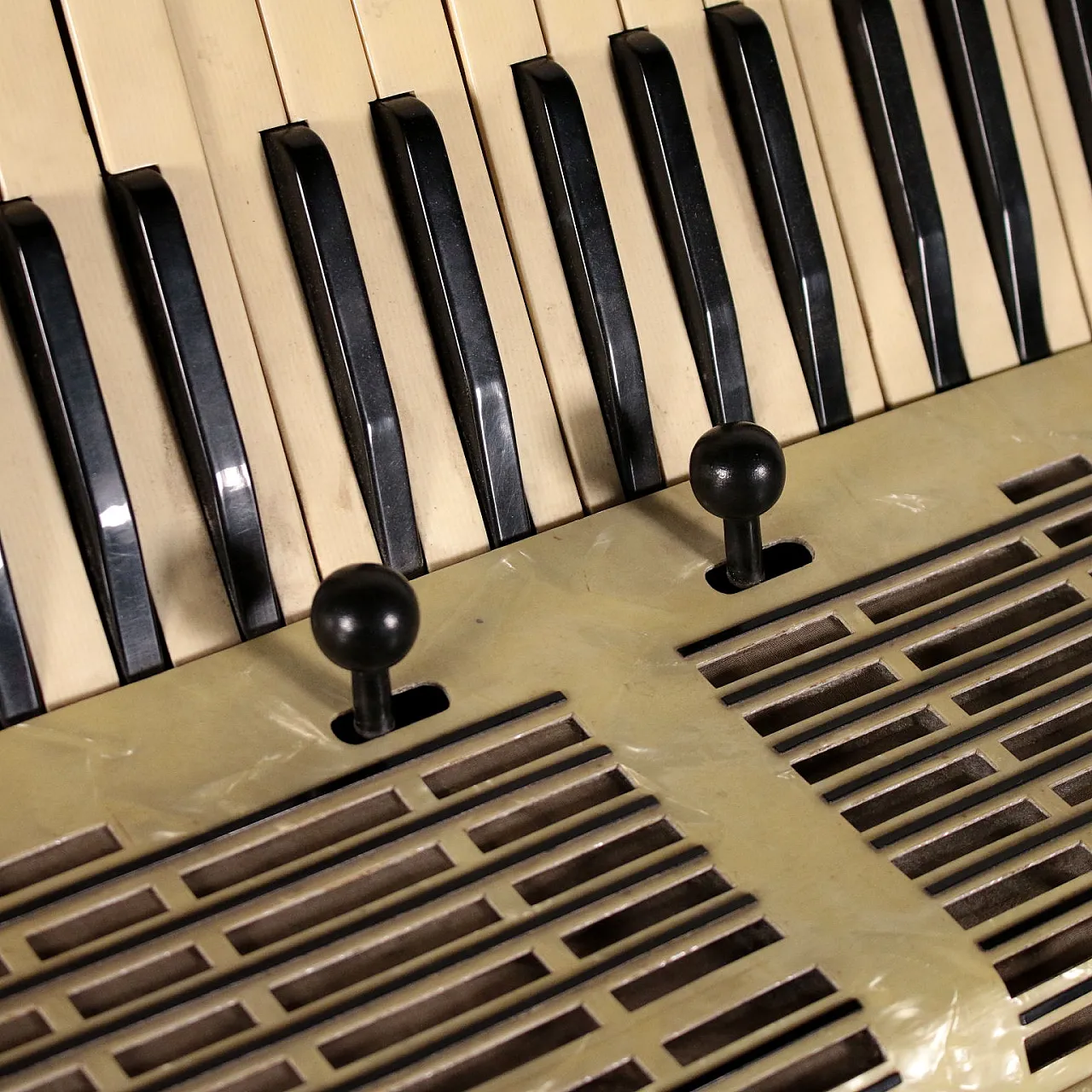 Mother-of-pearl effect bakelite Paolo Soprani accordion, 1940s 8