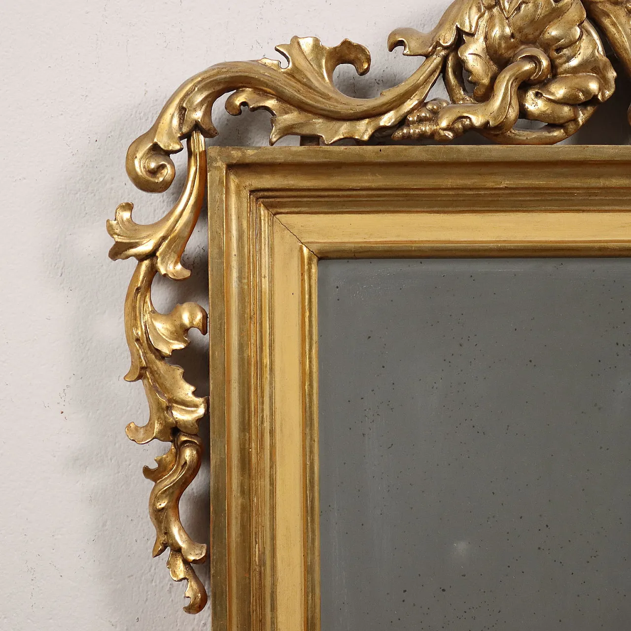 Gilt mirror with carved & pierced cimasa with shell, 19th century 4