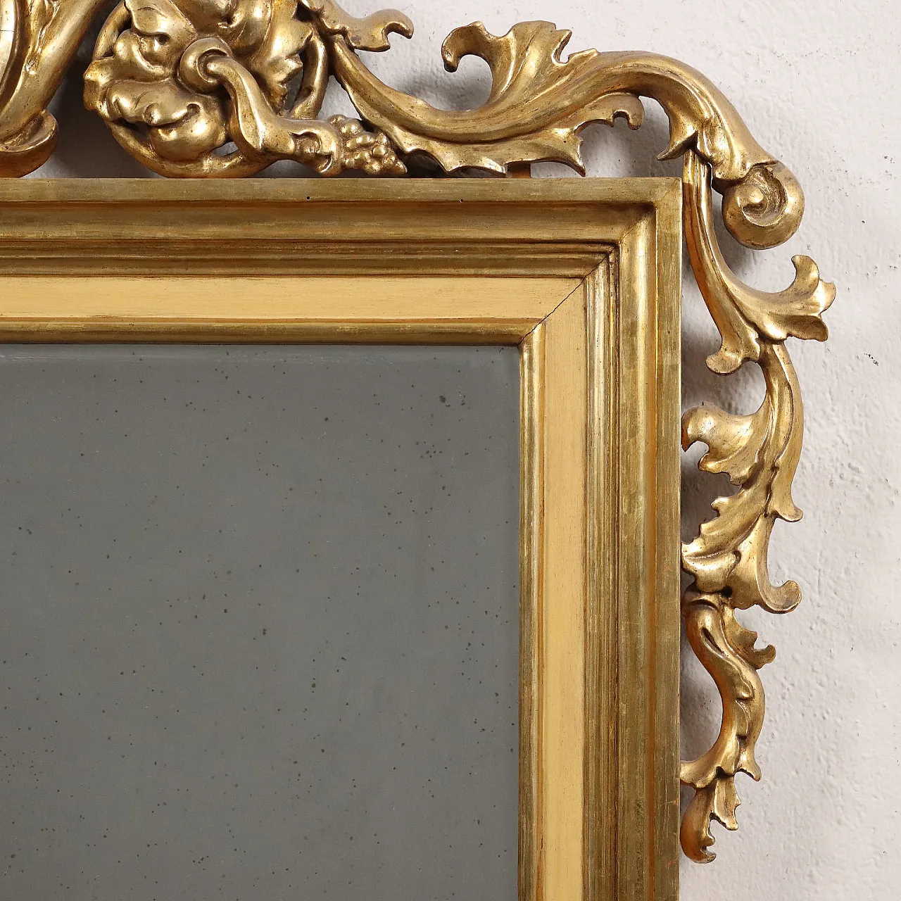 Gilt mirror with carved & pierced cimasa with shell, 19th century 5