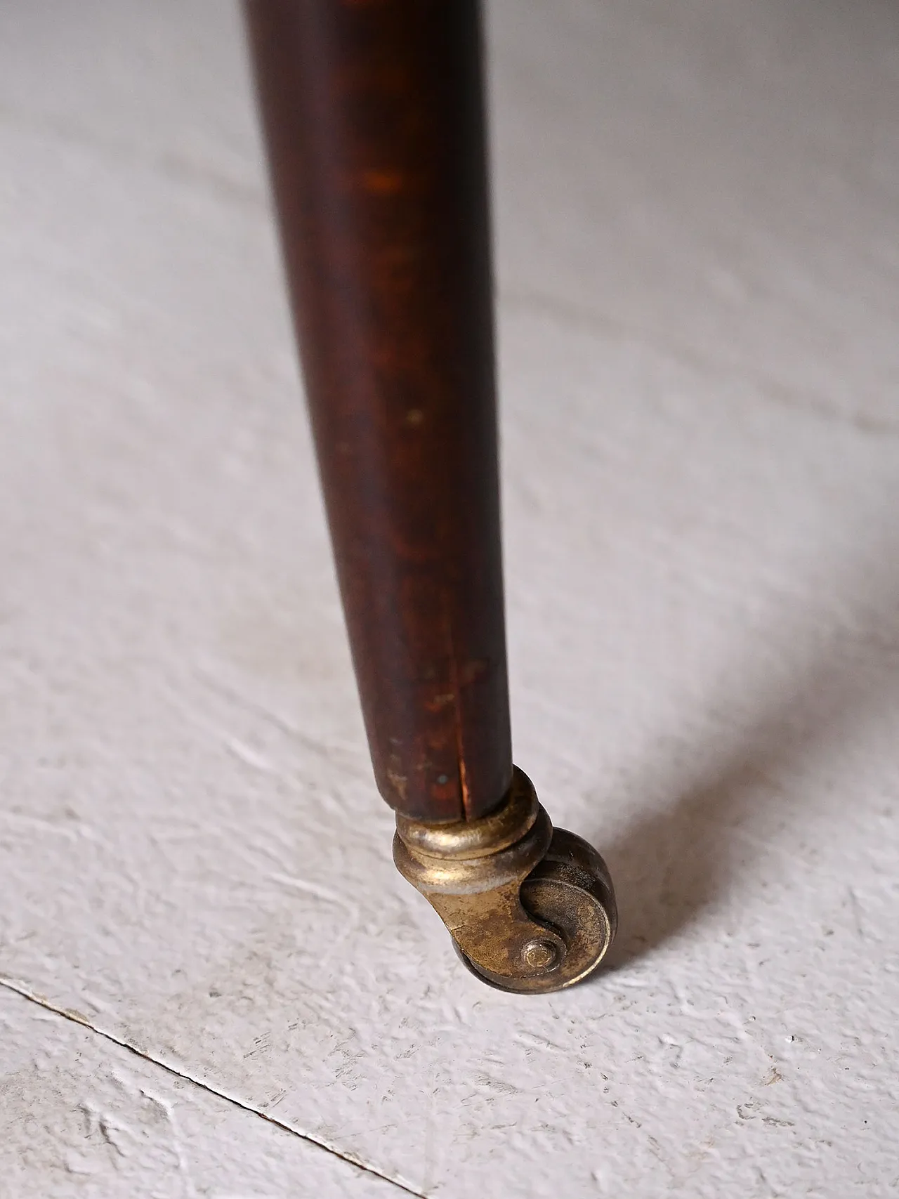 Coffee table scandinavo anni ’60 con mensola in paglia di Vienna 7