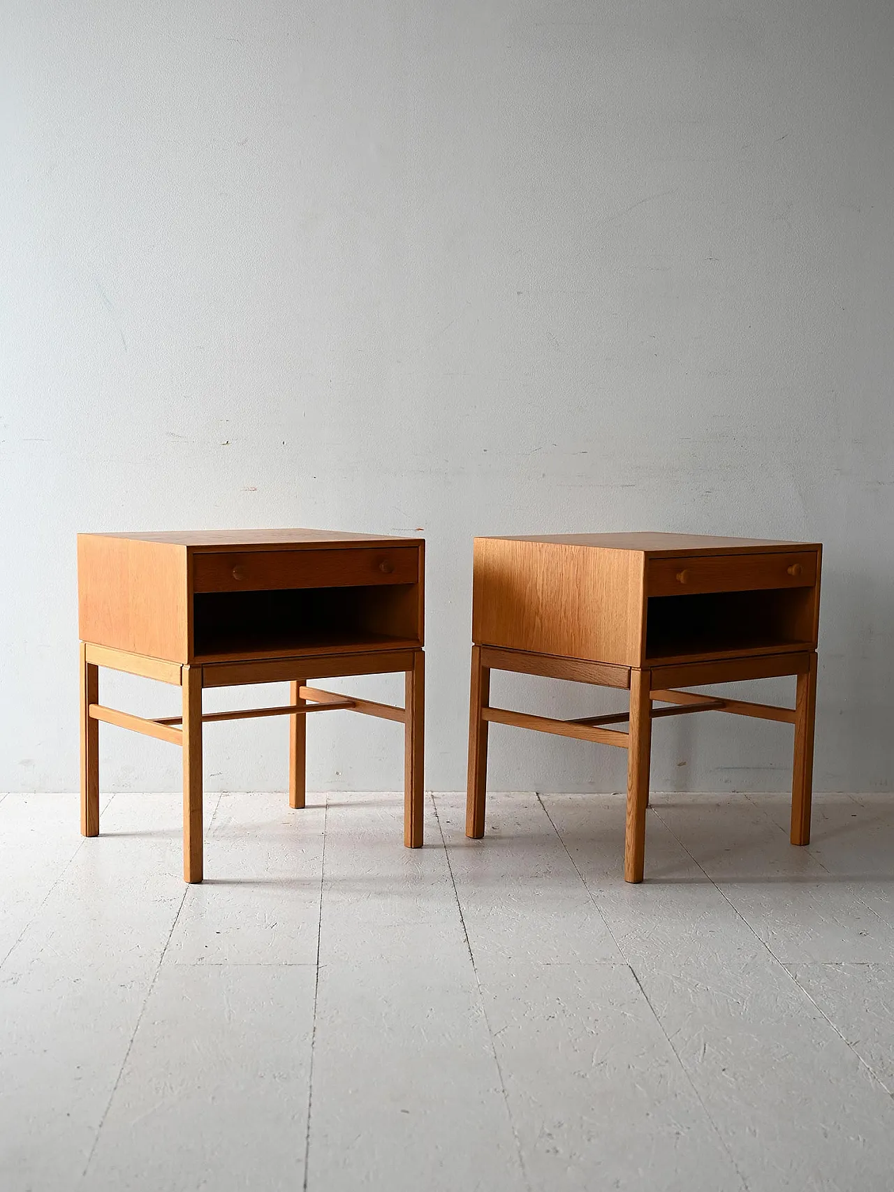 Pair of Scandinavian bedside tables in Casino oak 2
