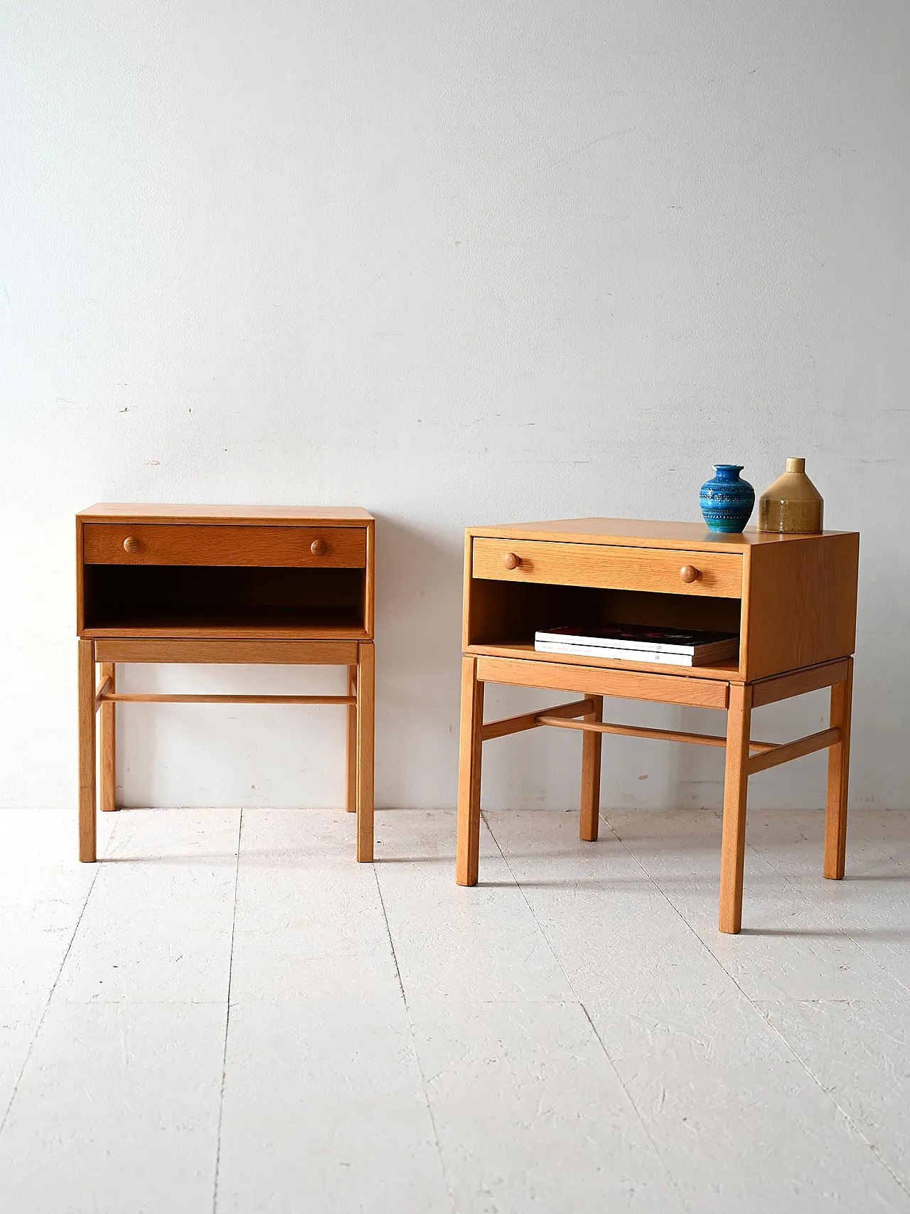 Pair of Scandinavian bedside tables in Casino oak 3