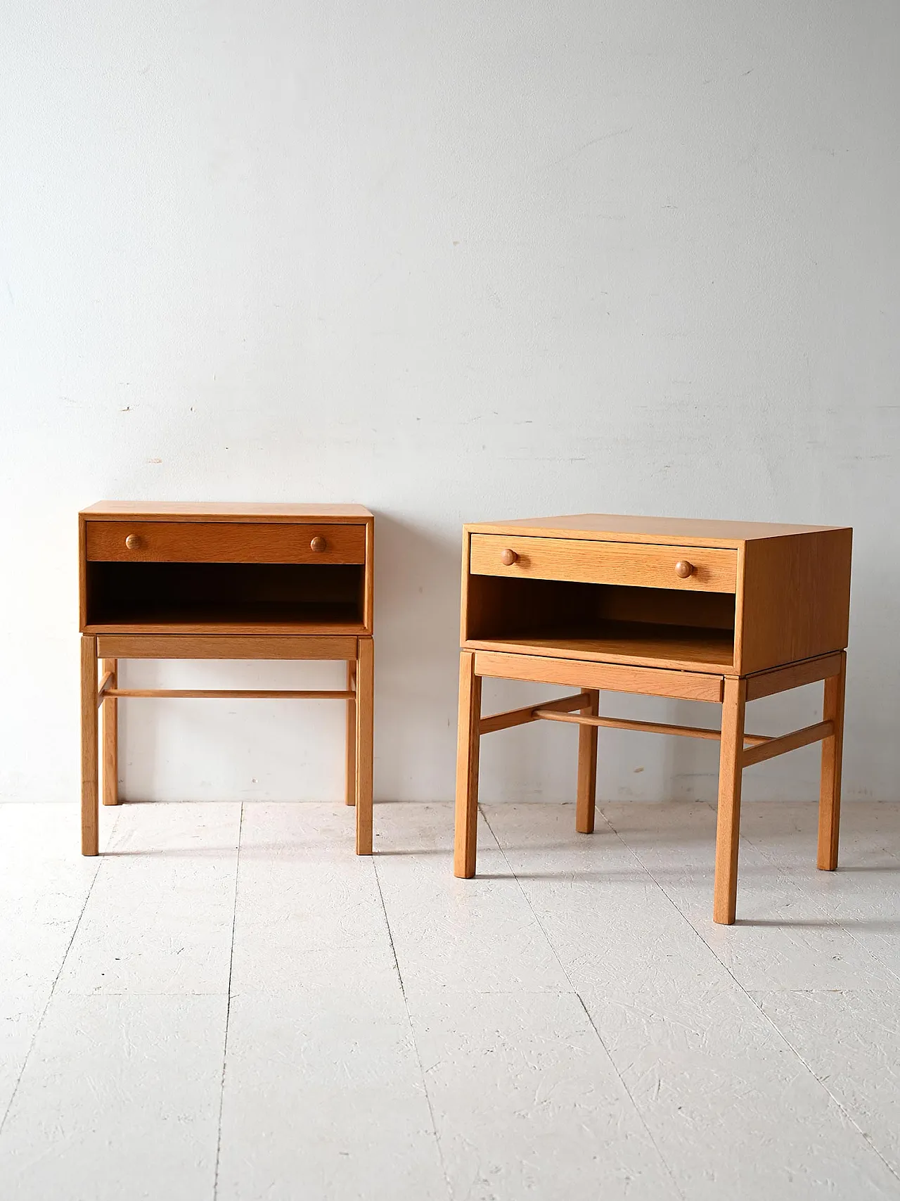 Pair of Scandinavian bedside tables in Casino oak 4