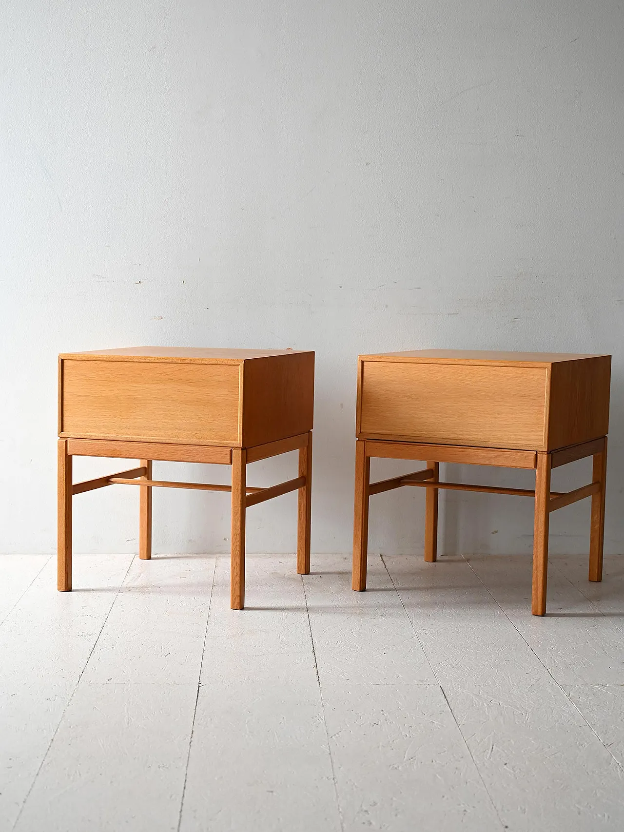 Pair of Scandinavian bedside tables in Casino oak 5