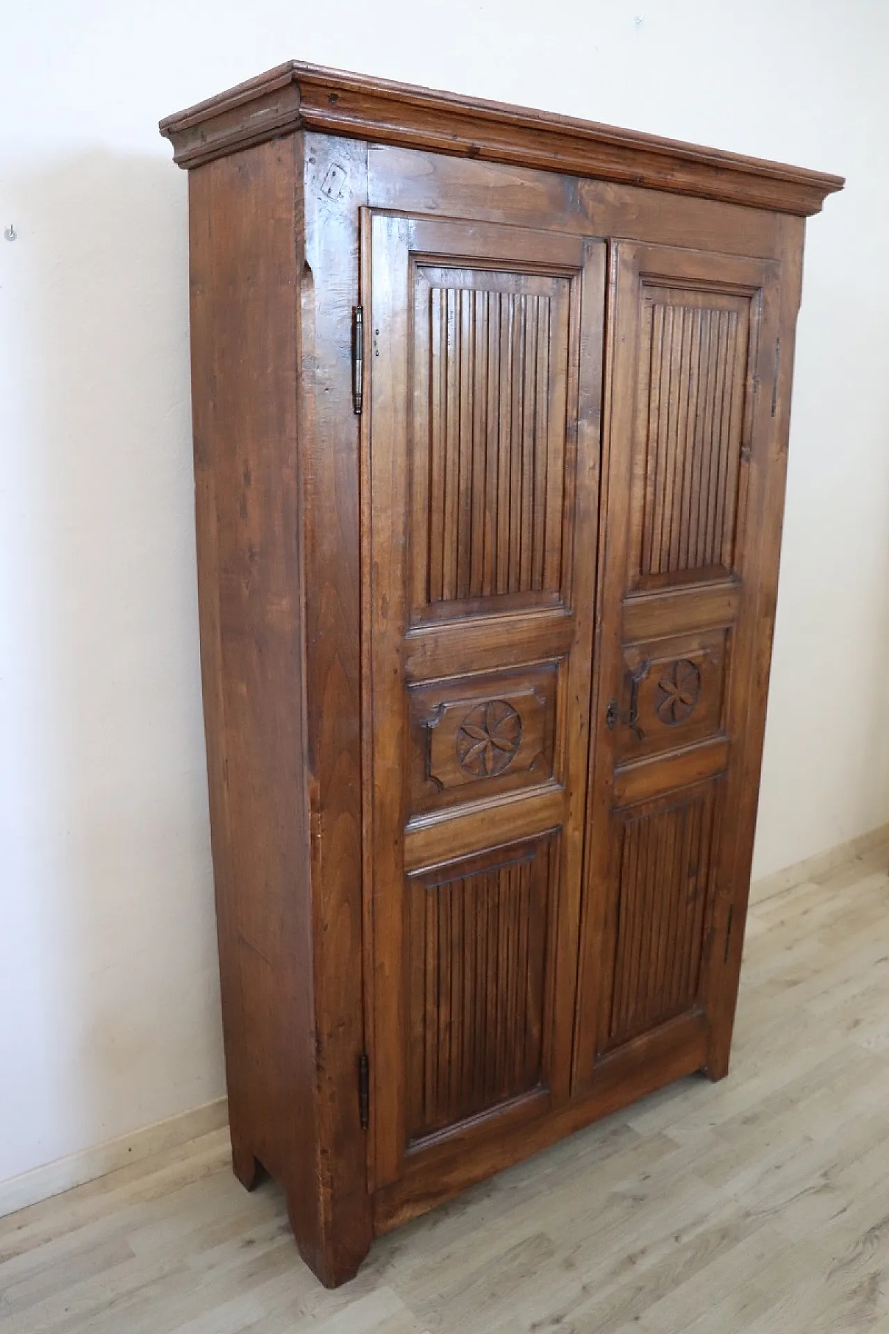 Solid poplar wardrobe, early 19th century 8