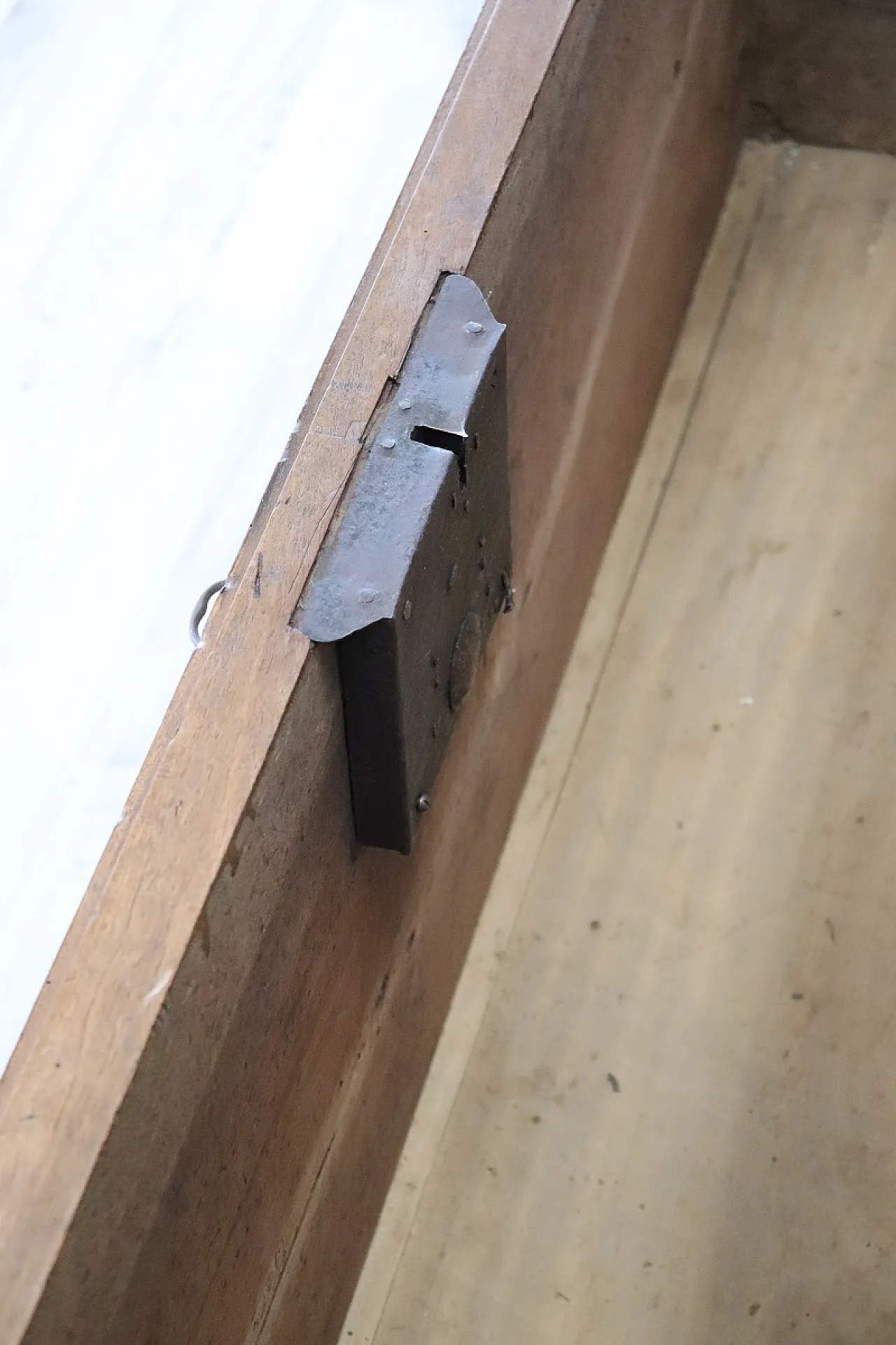 Ancient chest in solid walnut '700 10