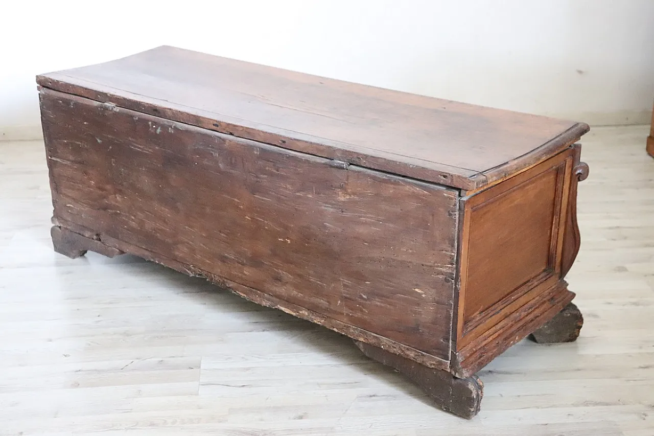 Ancient chest in solid walnut '700 13