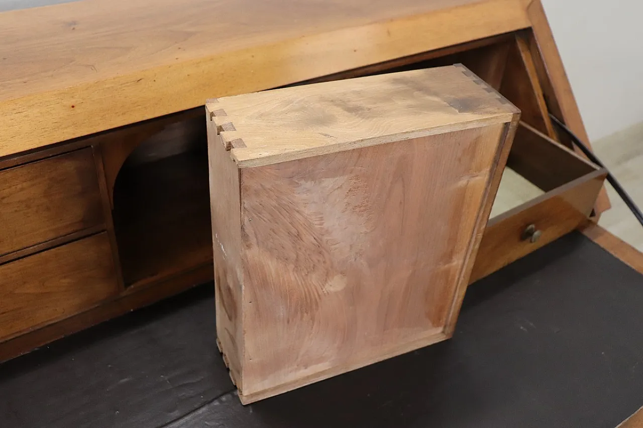 Walnut desk, first half of the 19th century 9