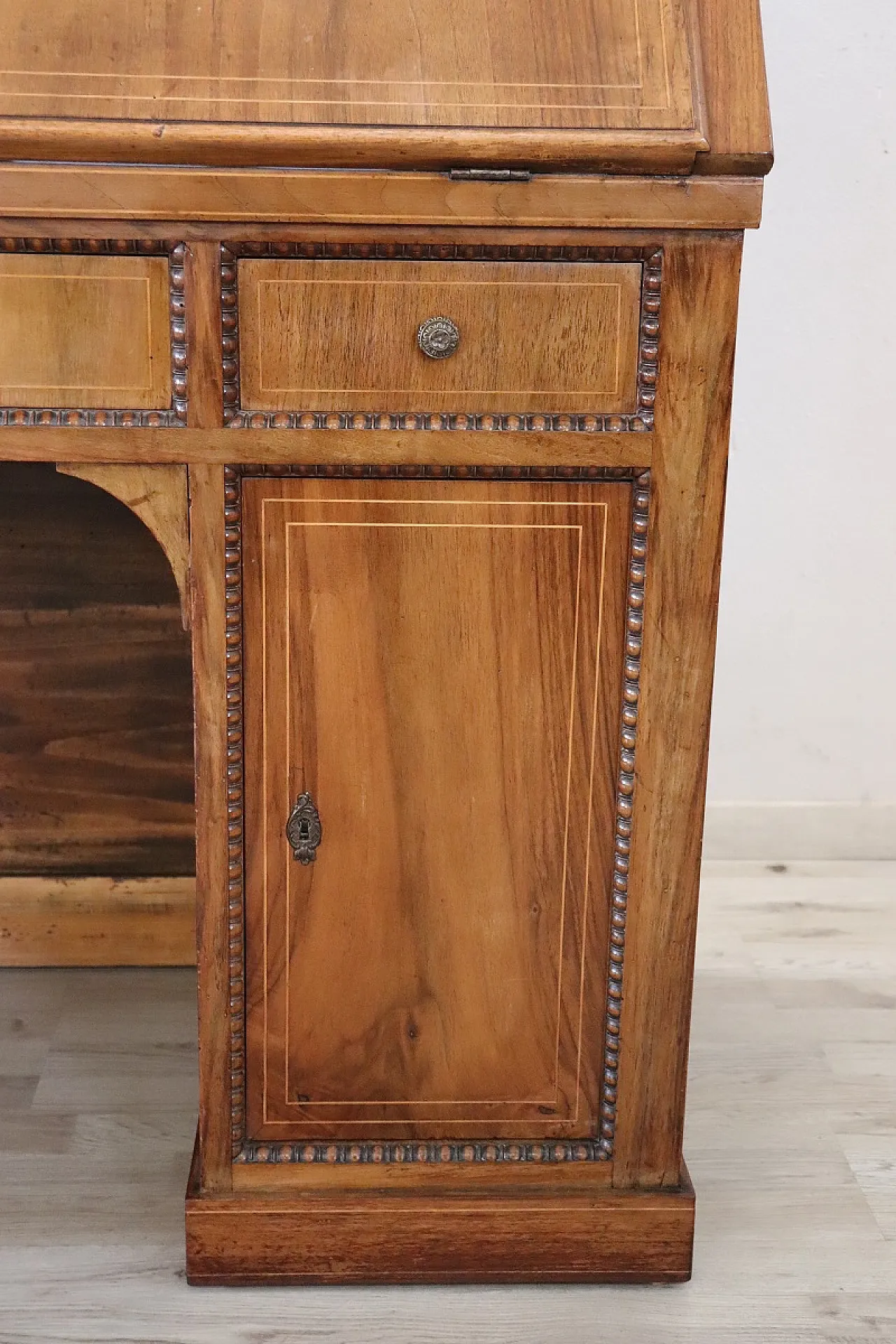 Walnut desk, first half of the 19th century 11