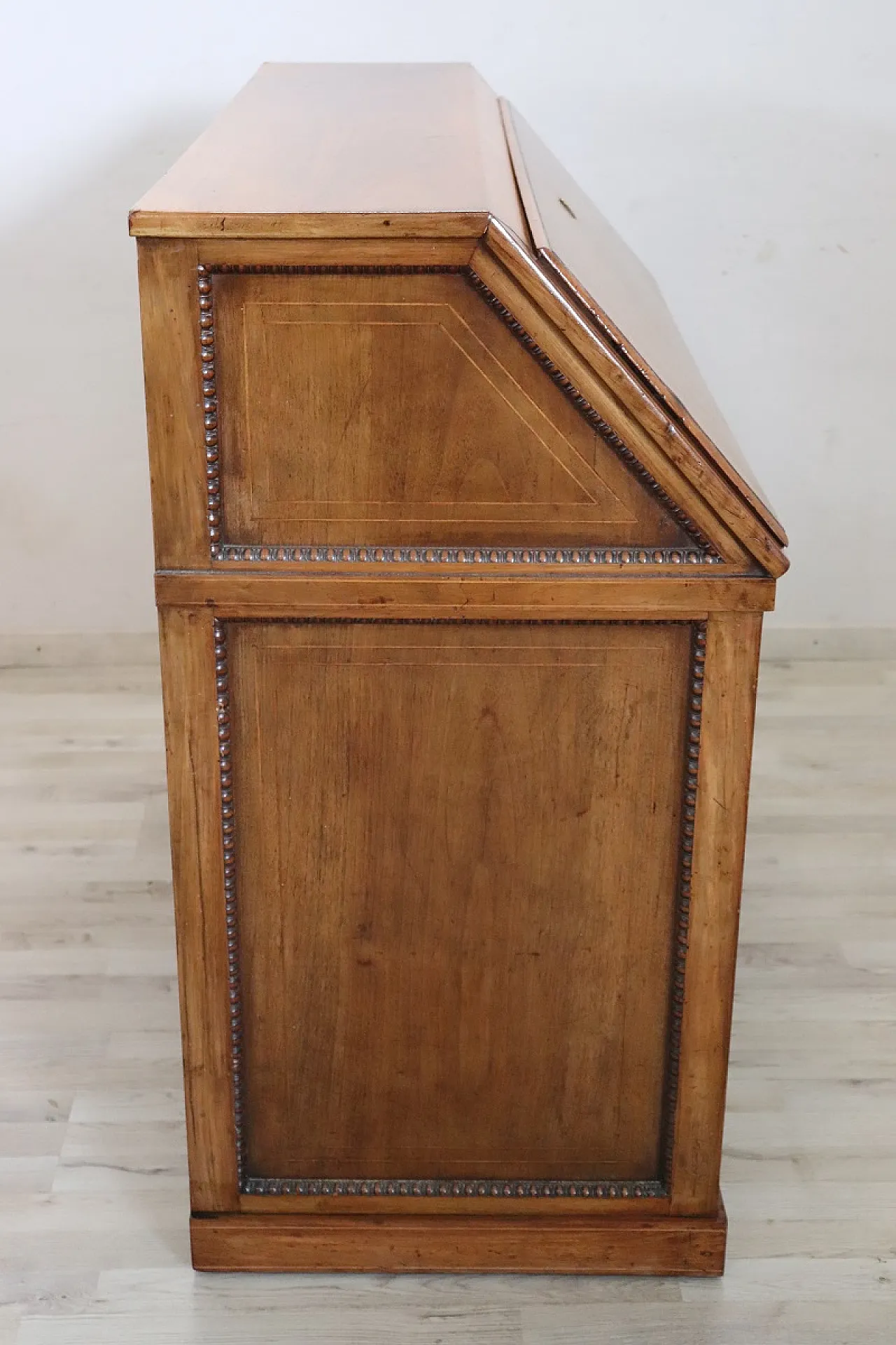 Walnut desk, first half of the 19th century 16