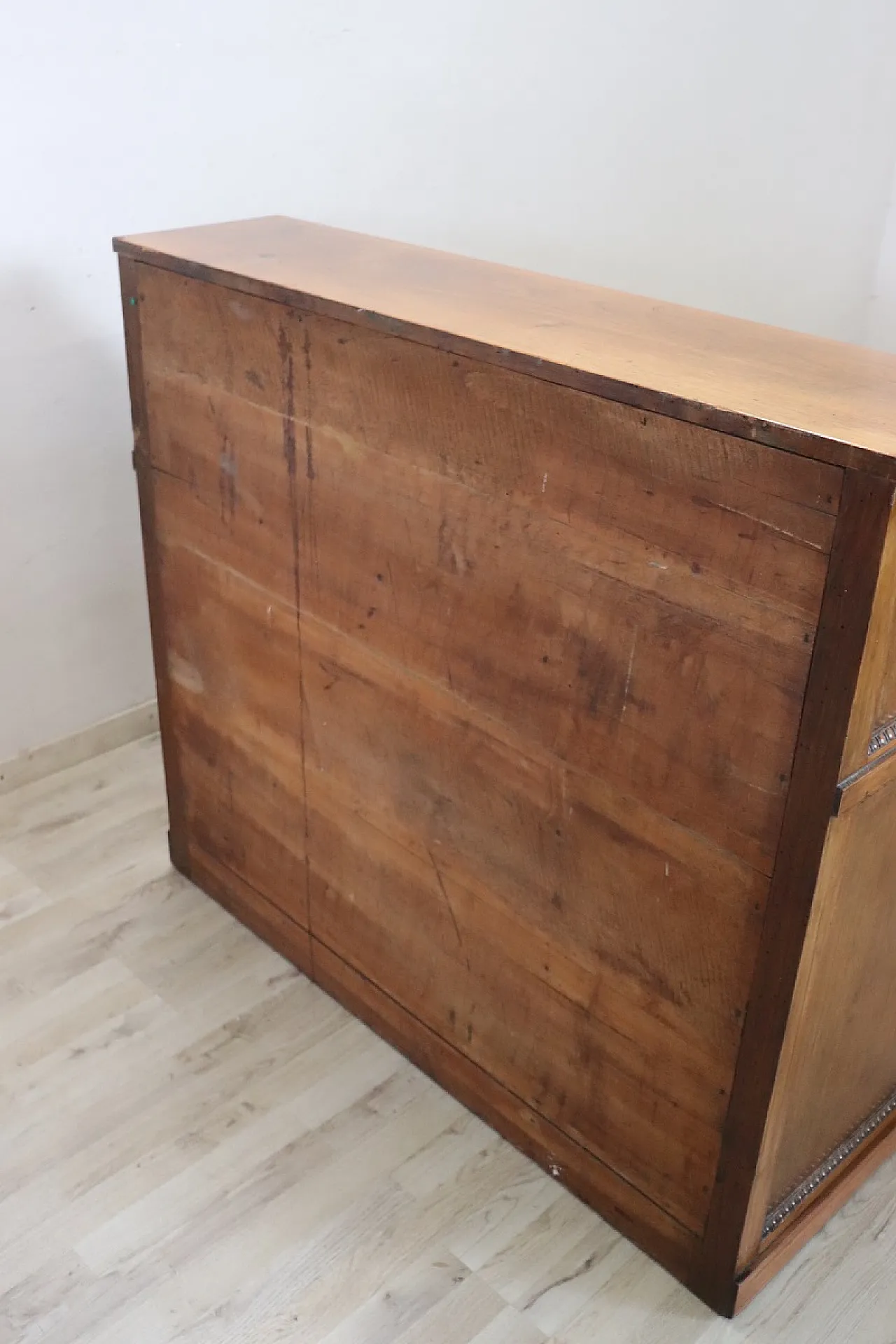 Walnut desk, first half of the 19th century 18