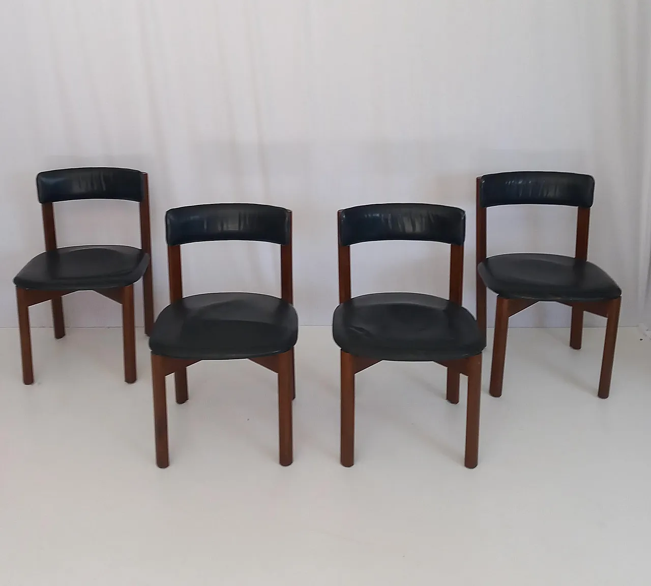 Set of 4 Chairs by Sorgente del Mobile, 70s 1