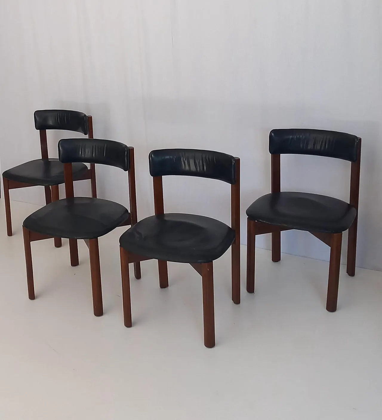 Set of 4 Chairs by Sorgente del Mobile, 70s 2