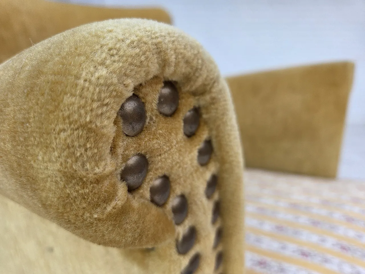 Poltrona danese, velluto, anni '60 6