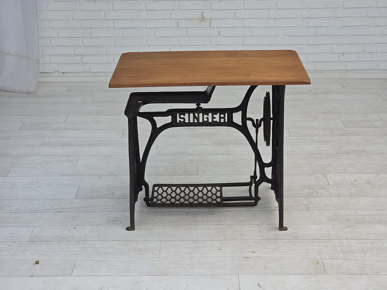 Singer sewing machine table oak wood, cast iron, 1930s 1