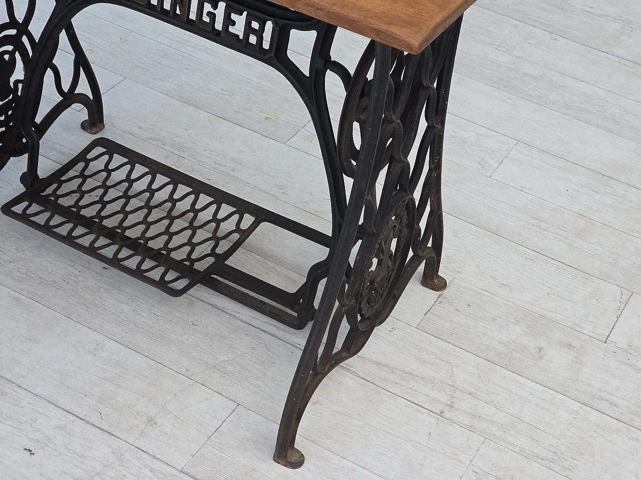 Singer sewing machine table oak wood, cast iron, 1930s 4