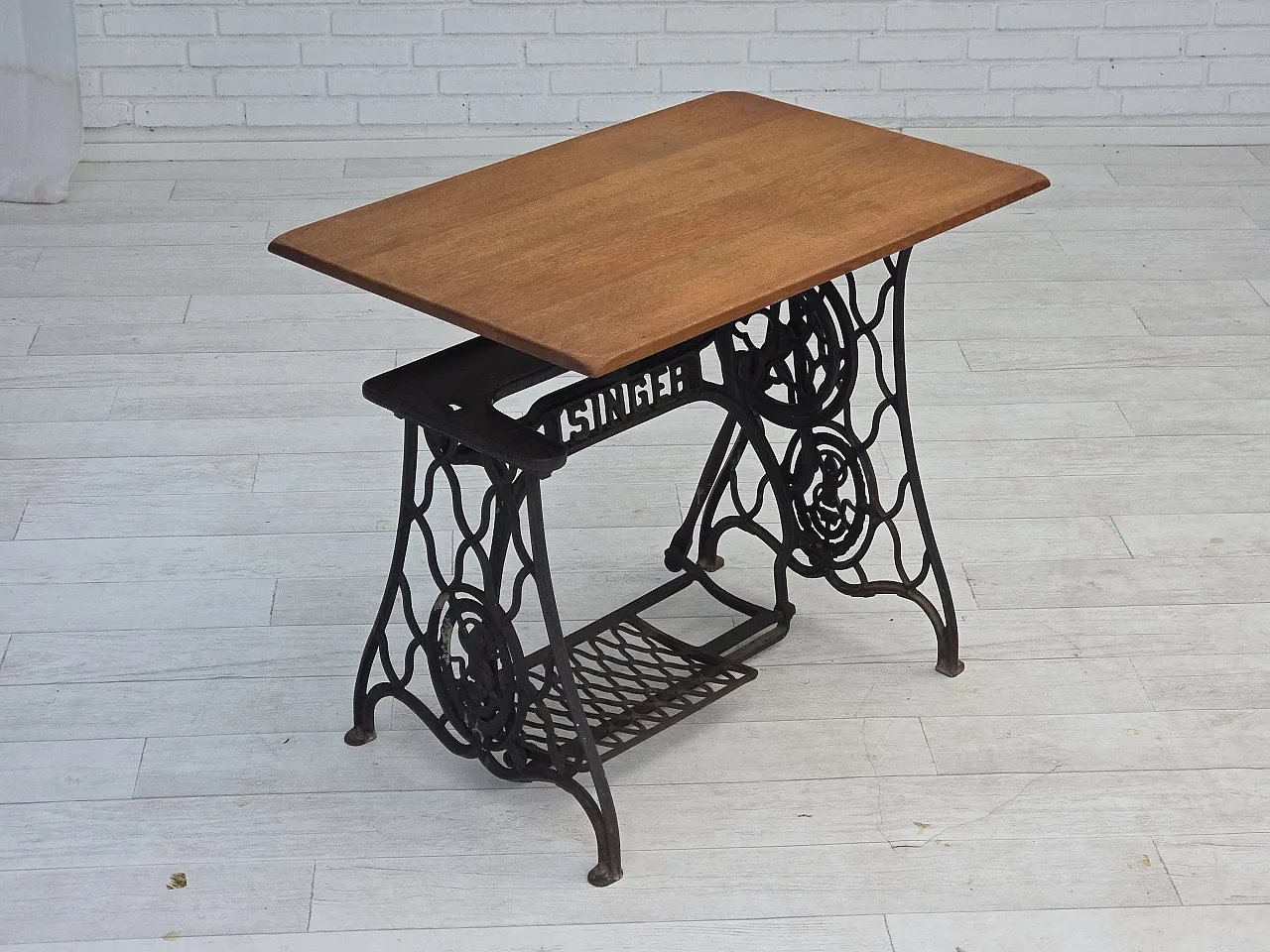 Singer sewing machine table oak wood, cast iron, 1930s 6