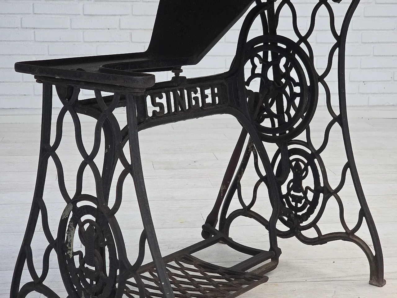 Singer sewing machine table oak wood, cast iron, 1930s 7