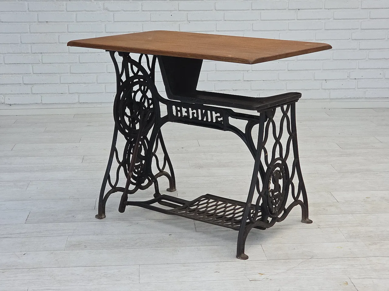 Singer sewing machine table oak wood, cast iron, 1930s 12