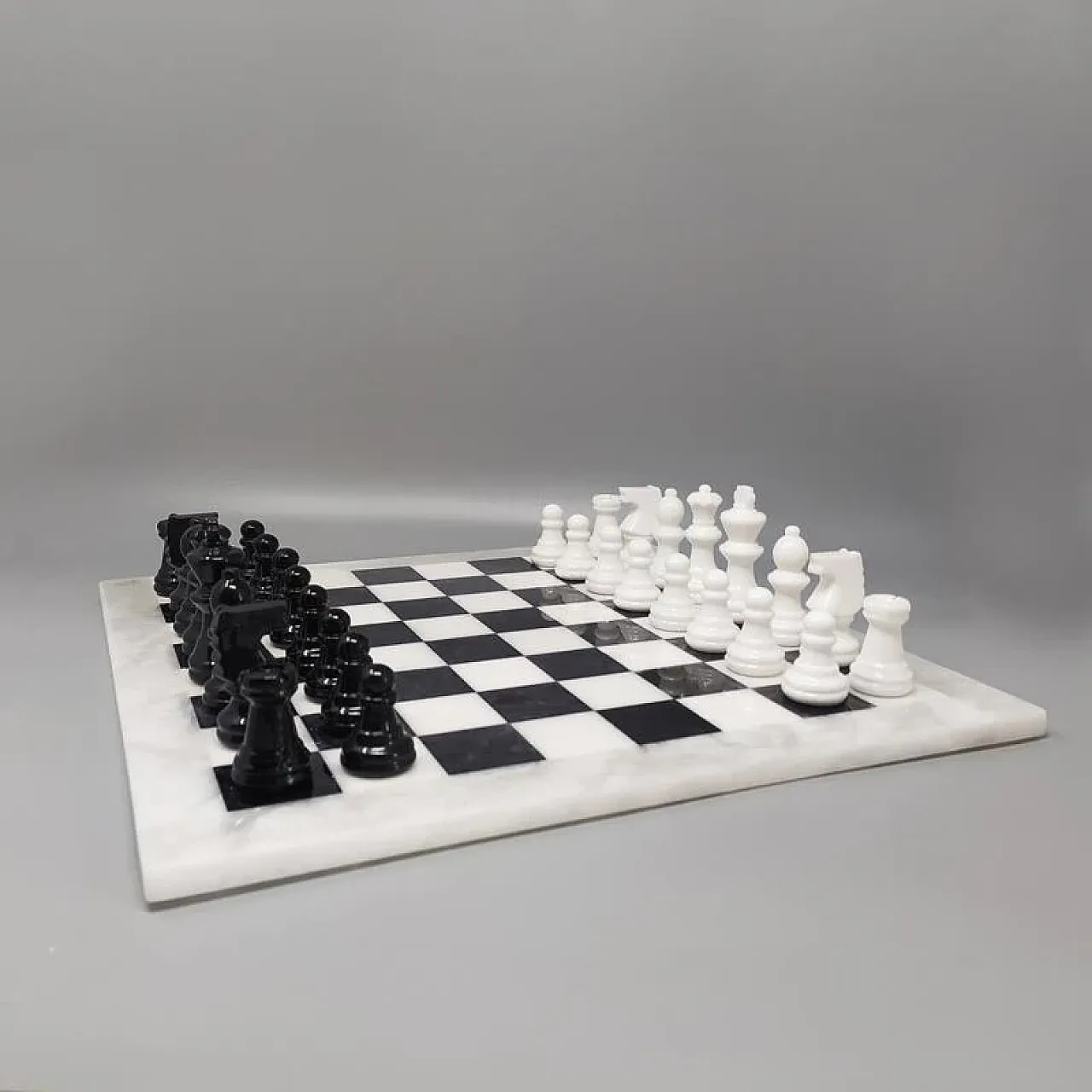 Black and white chess set in Volterra alabaster, 1970s 2