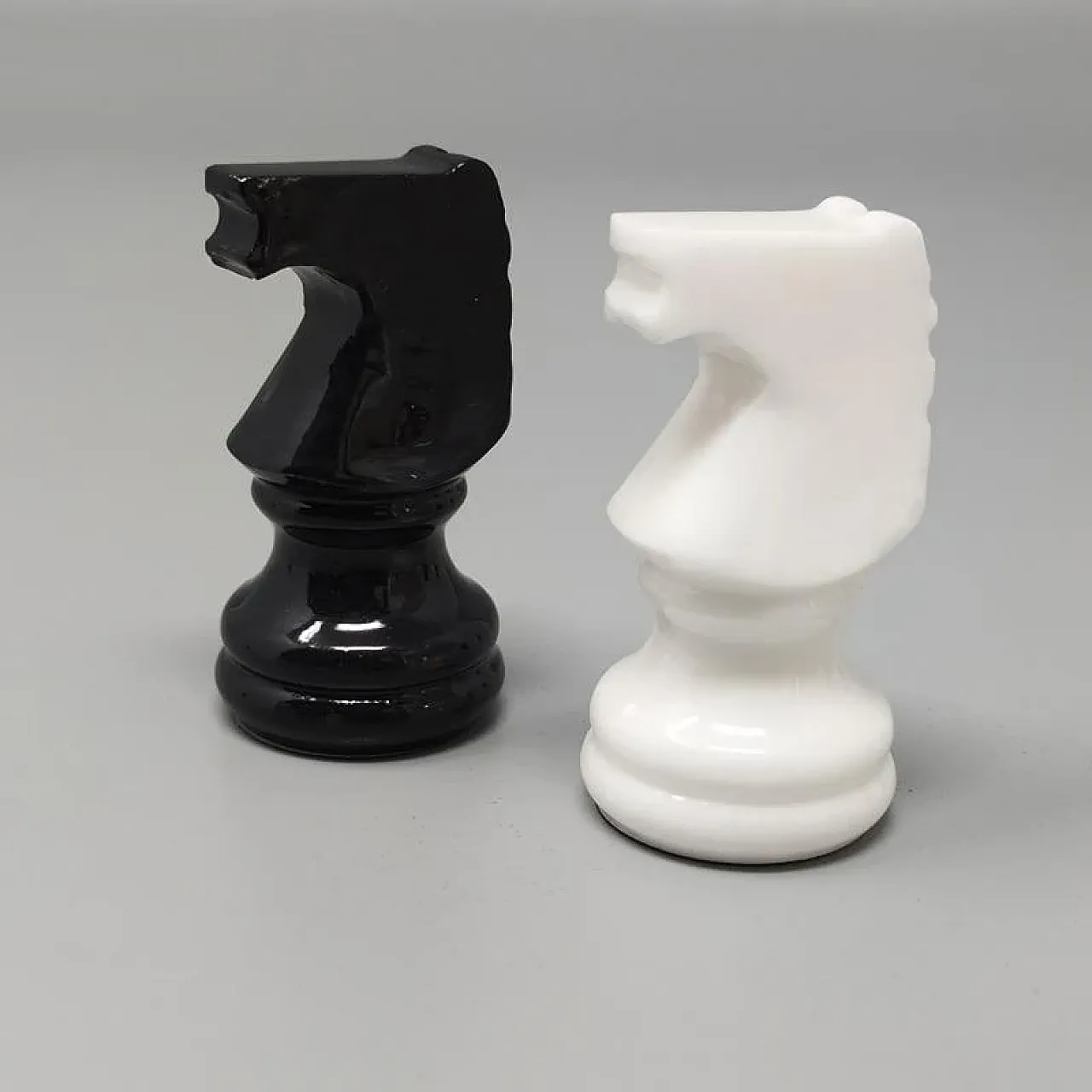 Black and white chess set in Volterra alabaster, 1970s 8