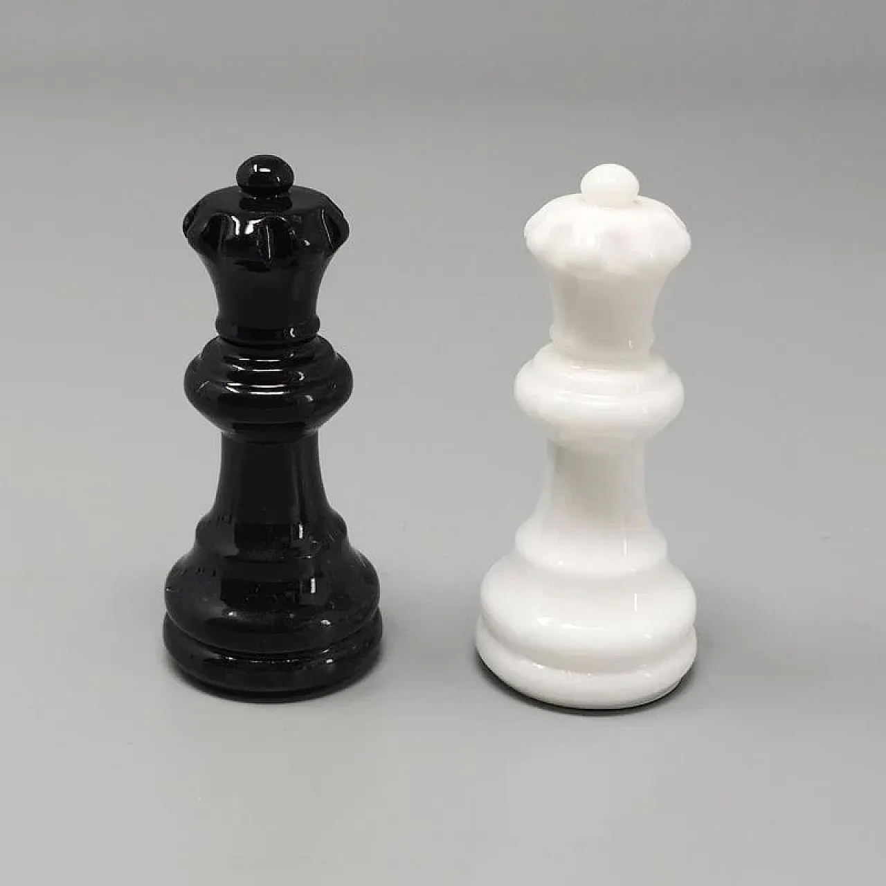Black and white chess set in Volterra alabaster, 1970s 11