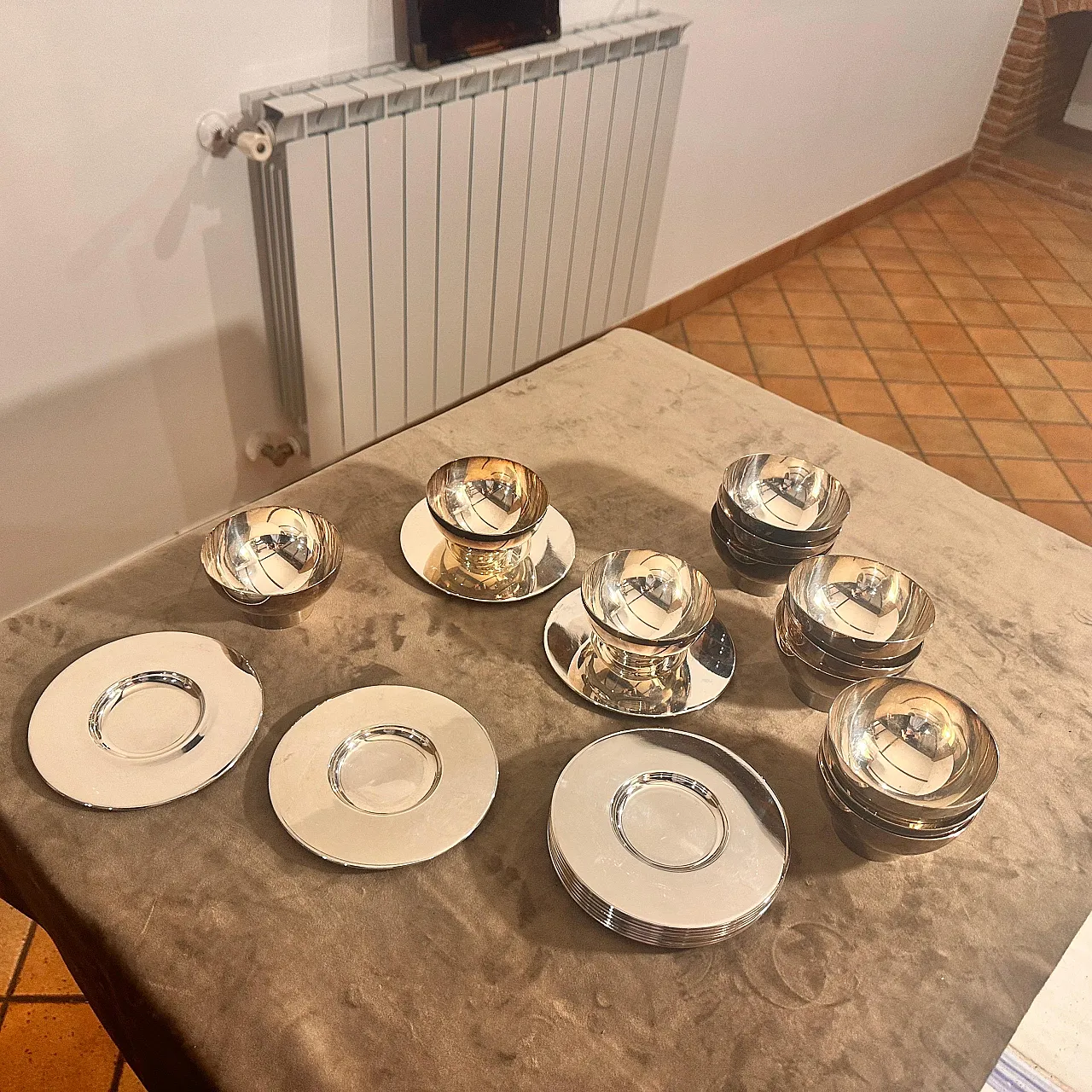 12 Minimalist ice cream bowls and plates by Lino Sabattini, 1980s 9