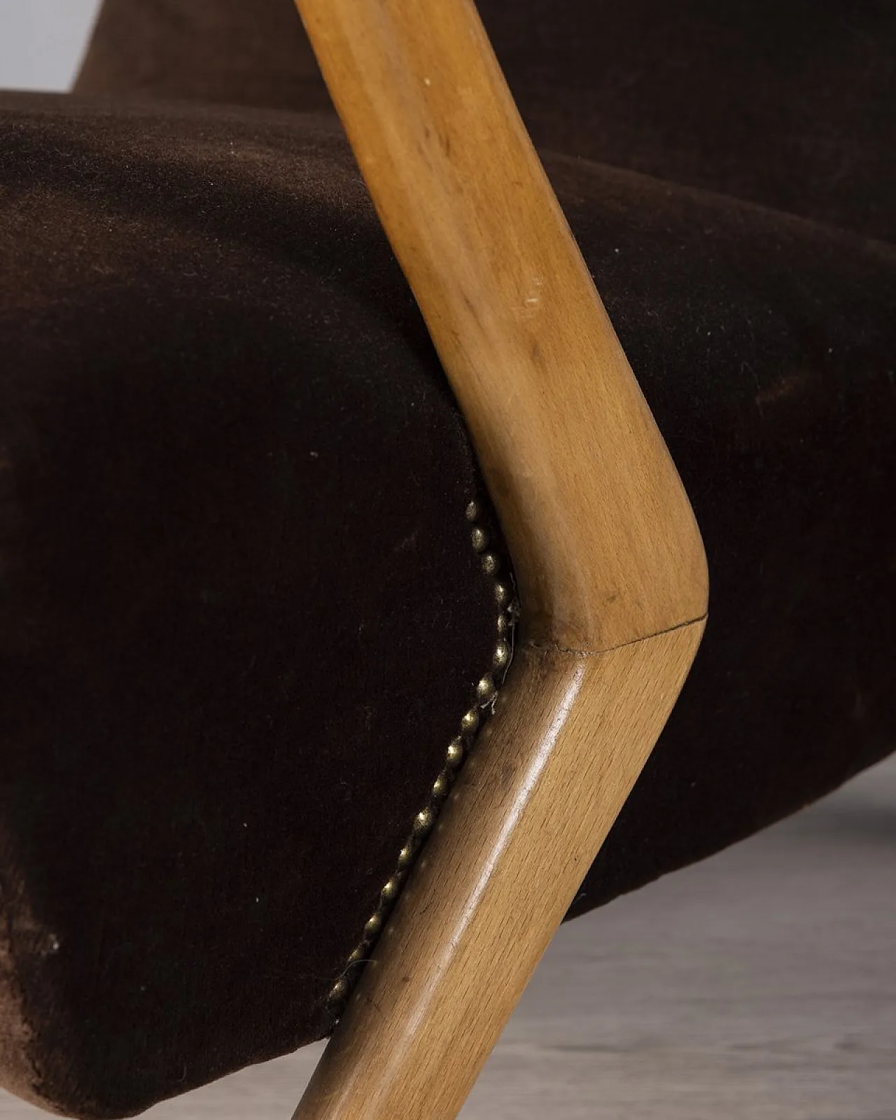 Poltrona in legno e velluto di Paolo Buffa, anni '50 5