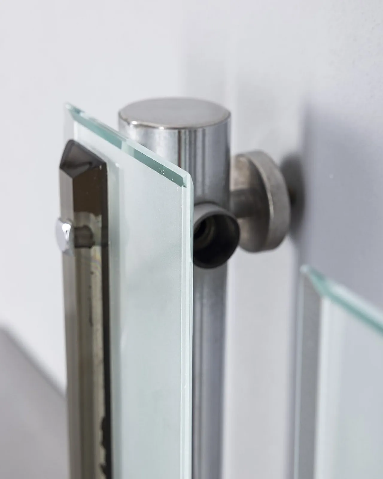 Coppia di lampade da parete in metallo e vetro, anni '60 4