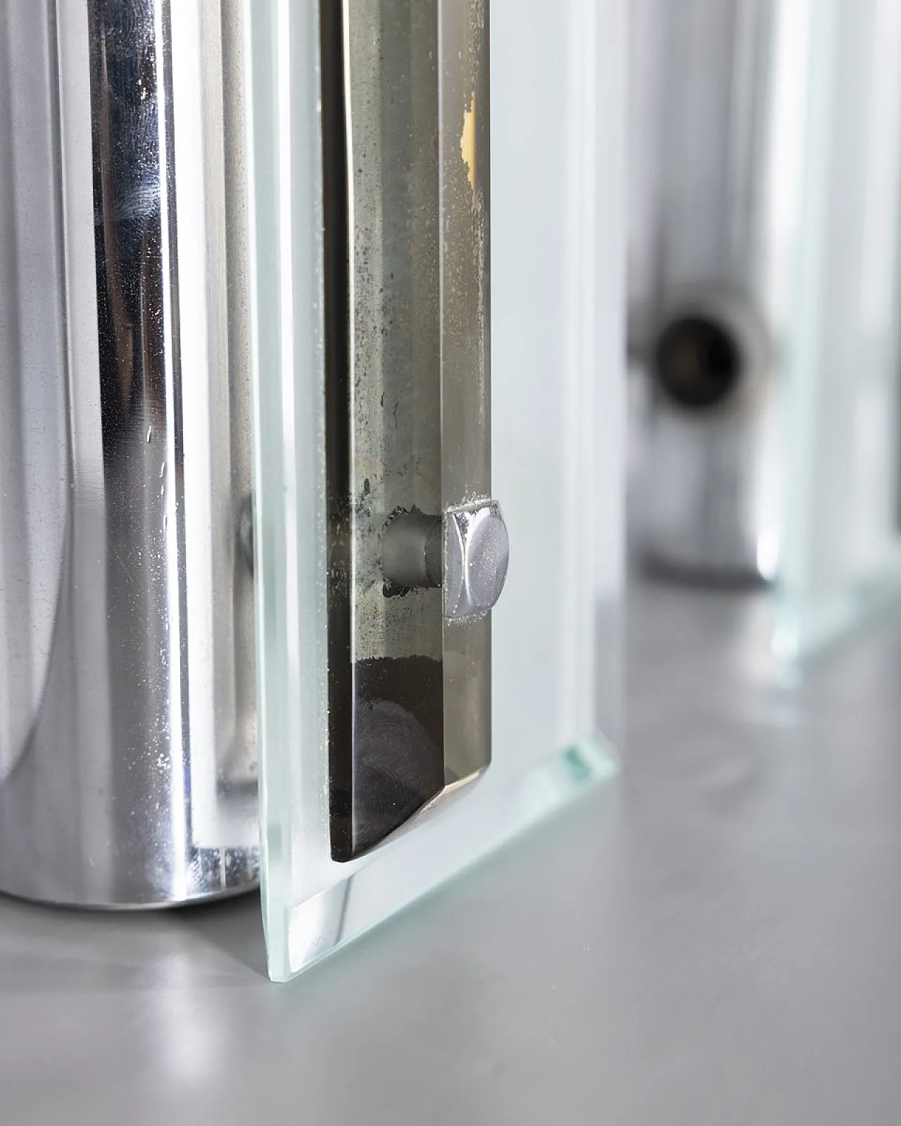 Coppia di lampade da parete in metallo e vetro, anni '60 5