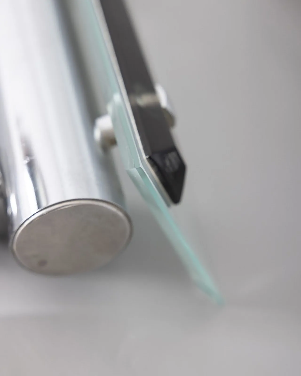 Coppia di lampade da parete in metallo e vetro, anni '60 6