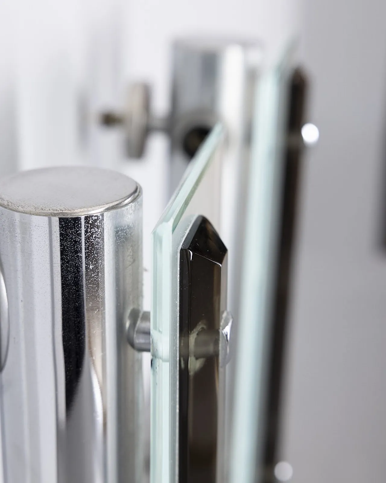 Coppia di lampade da parete in metallo e vetro, anni '60 8