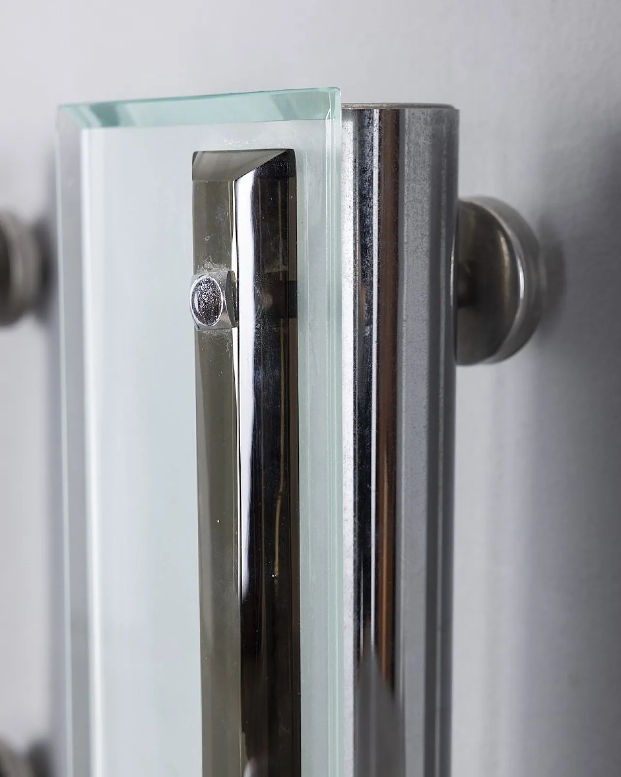 Coppia di lampade da parete in metallo e vetro, anni '60 9