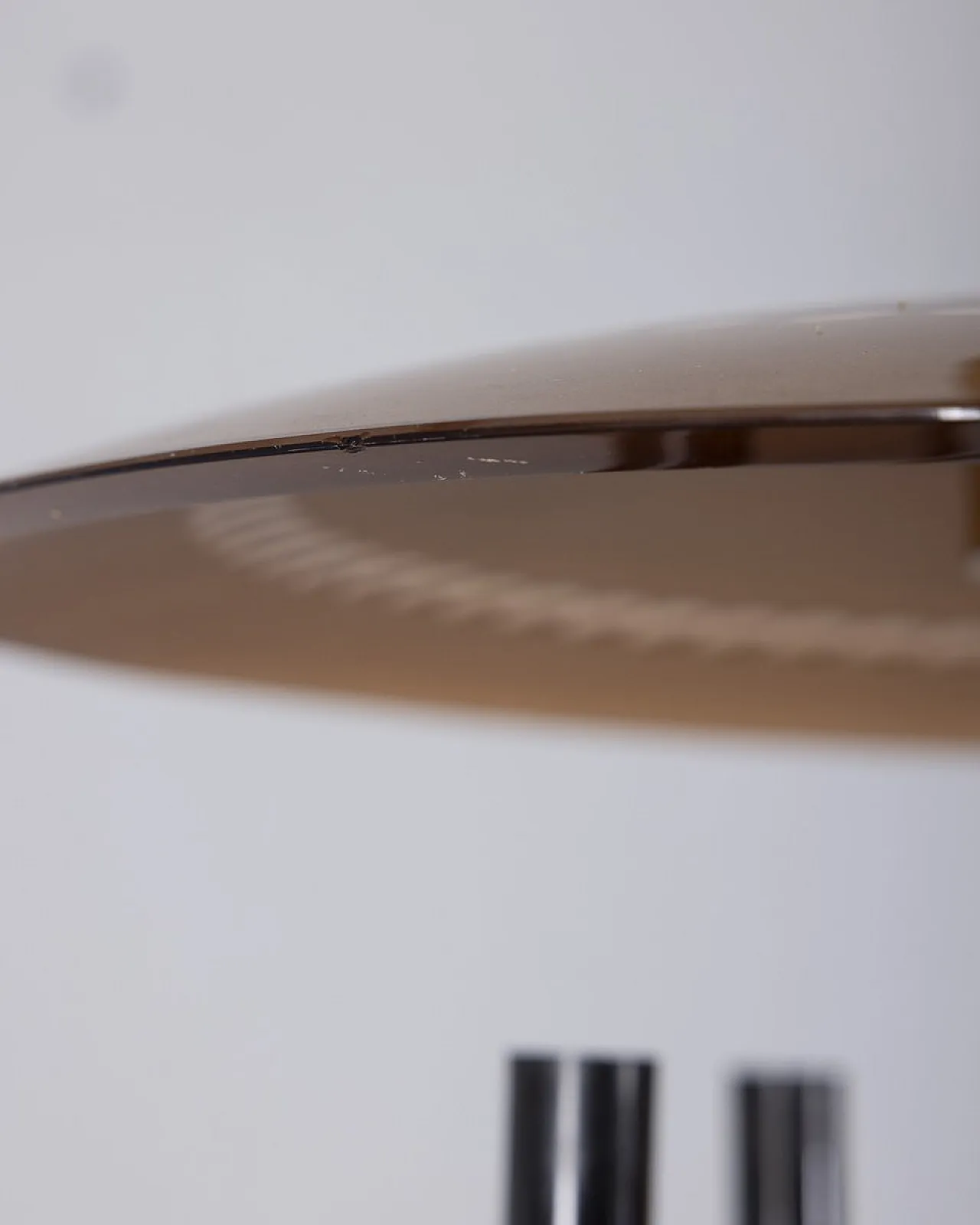 Lampadario in ottone e vetro rosa, anni '50 7