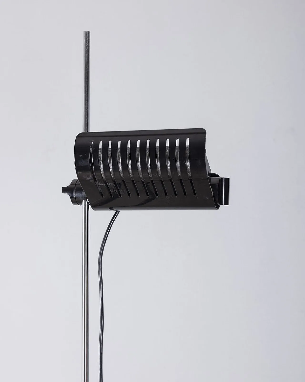 Lampada da pavimento Colombo 626 di Joe Colombo per Oluce, anni '70 5