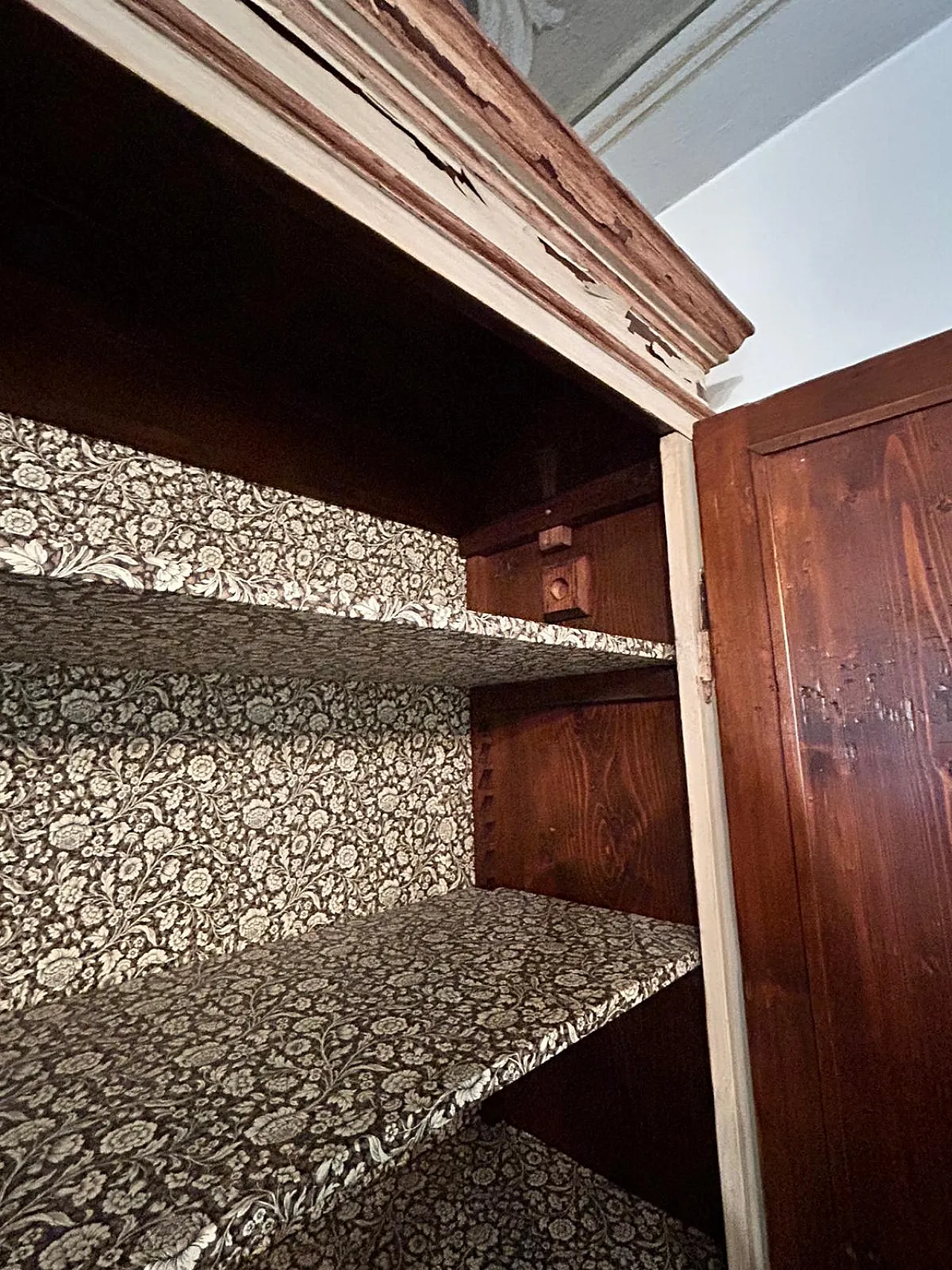 Sideboard or wardrobe, 18th century 2