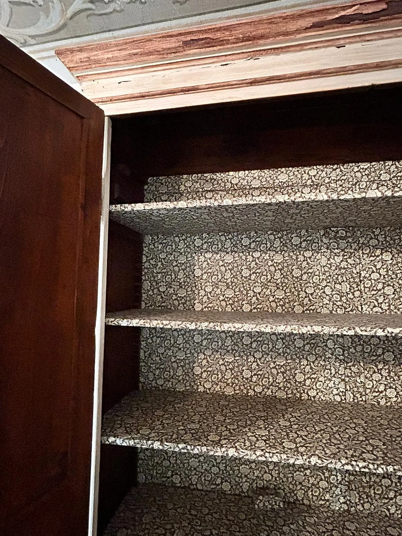 Sideboard or wardrobe, 18th century 4