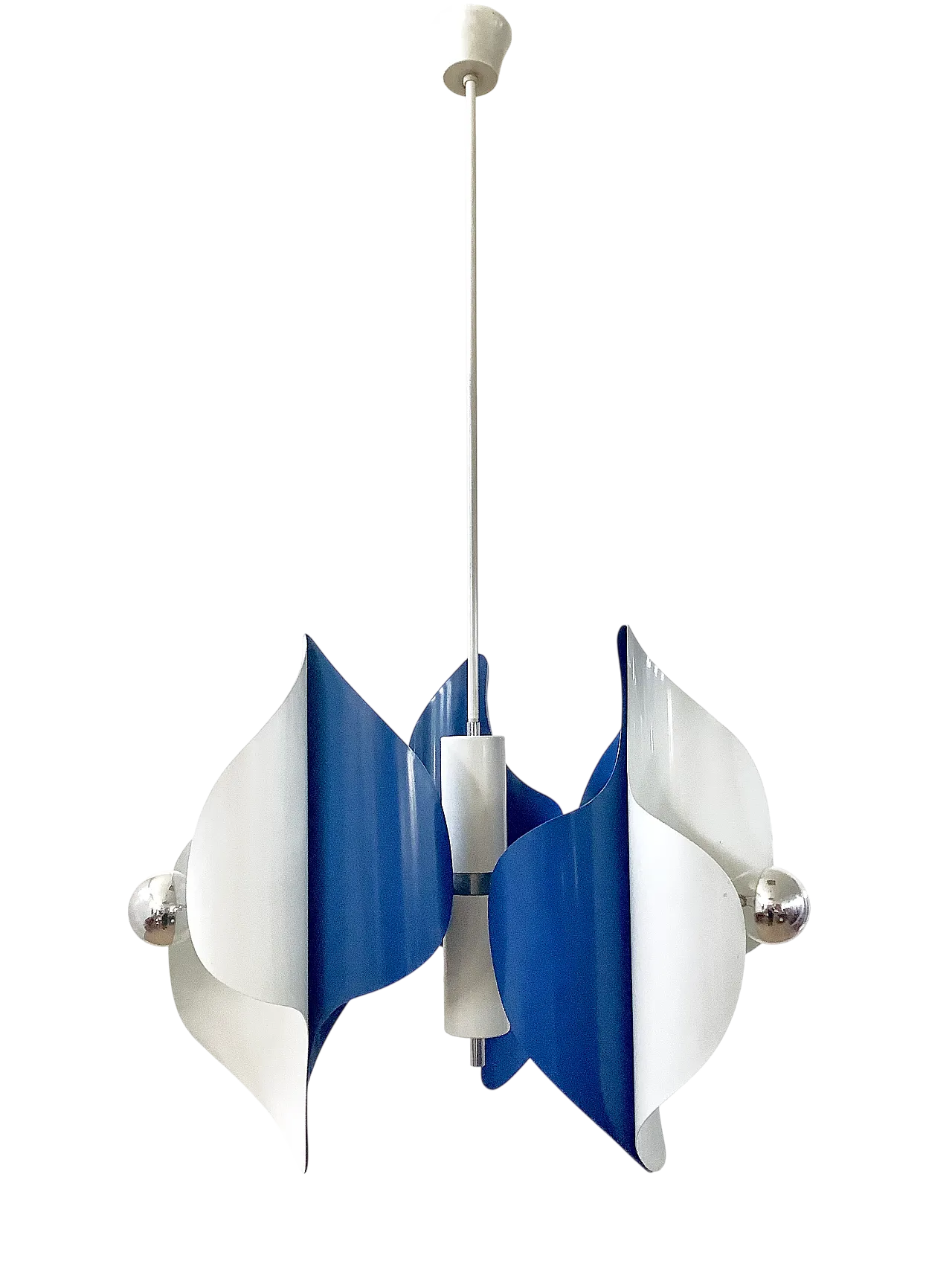 60s chandelier with three lights 10