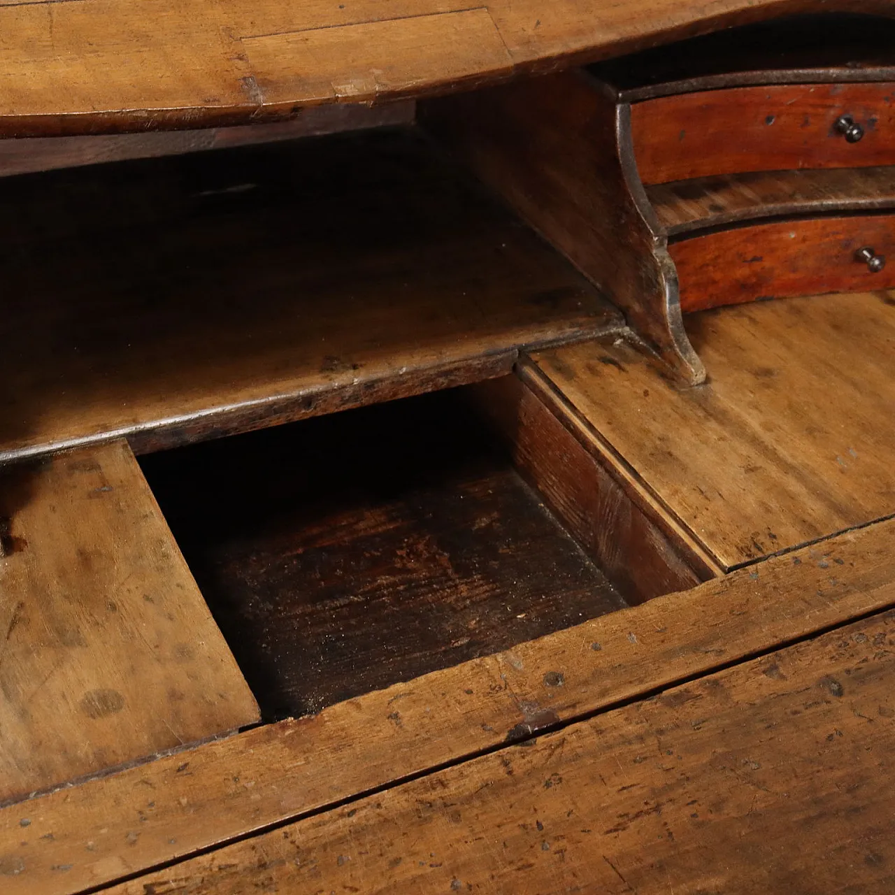 Ribalta Barocca in noce e abete con 7 cassetti, '700 8