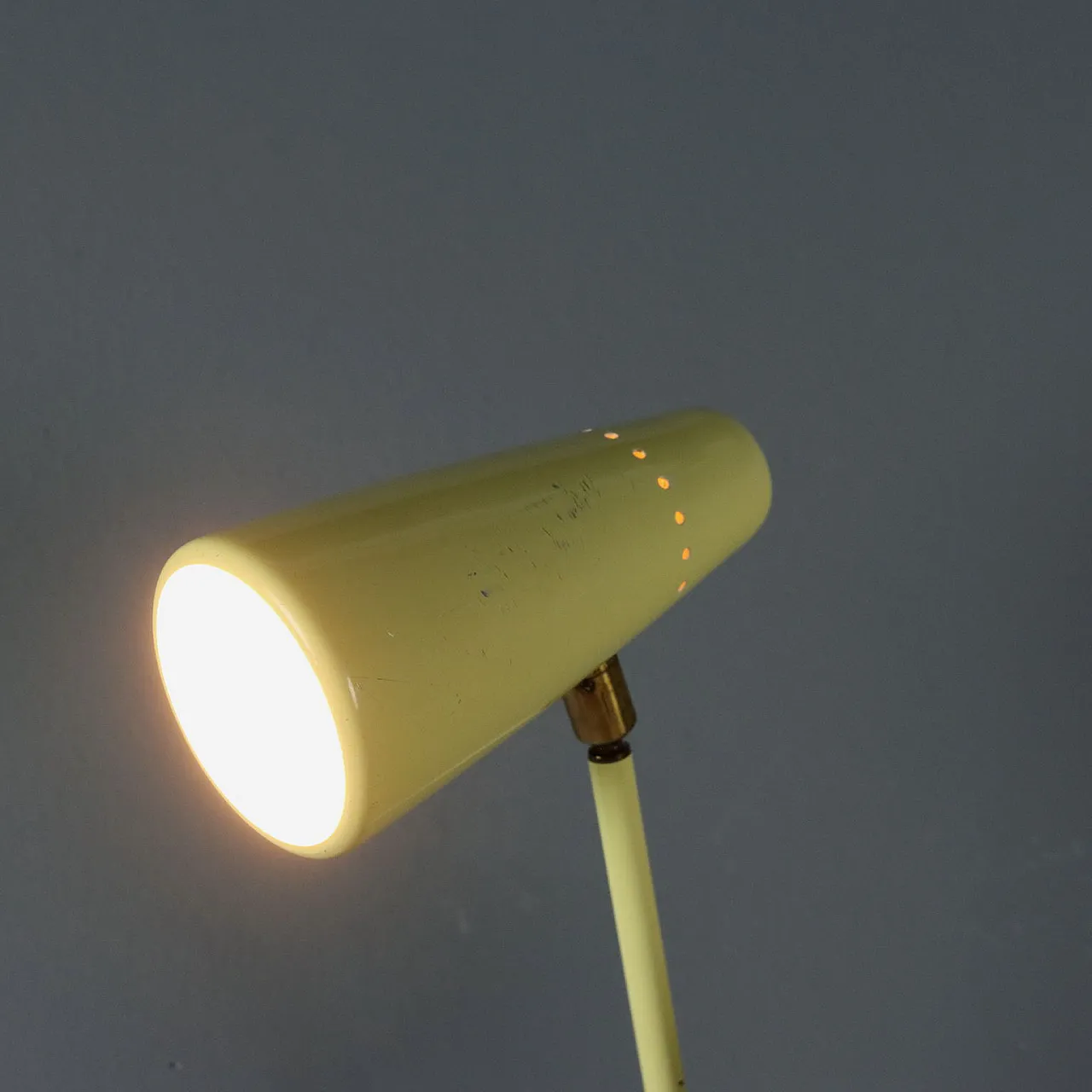 Pair of Stilnovo wall lamps in lacquered metal, 1950s 4