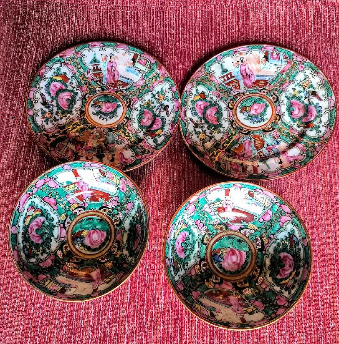 4 ciotole con piatti in porcellana con medaglione rosa, anni '30 1