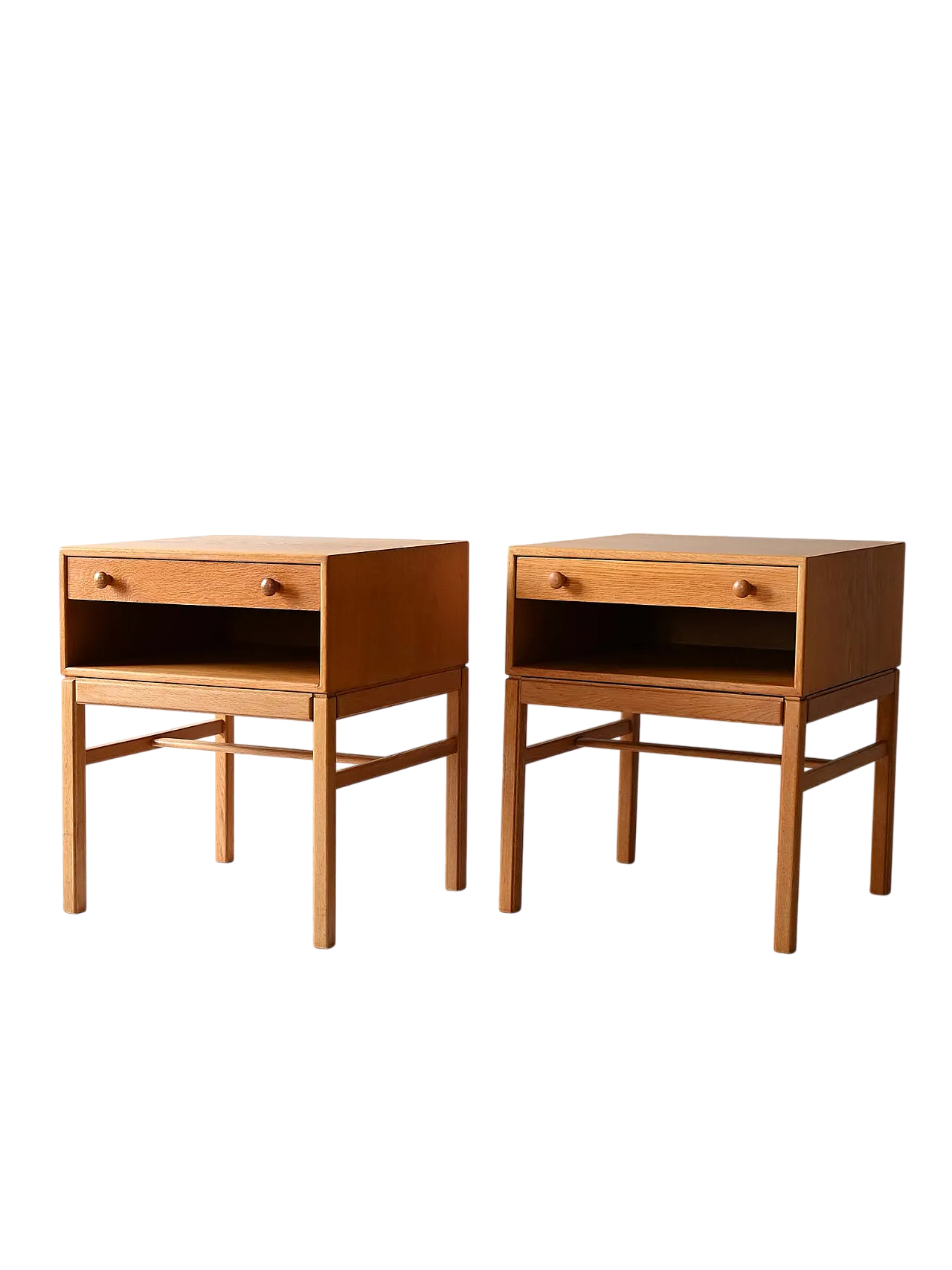 Pair of Scandinavian bedside tables in Casino oak 9