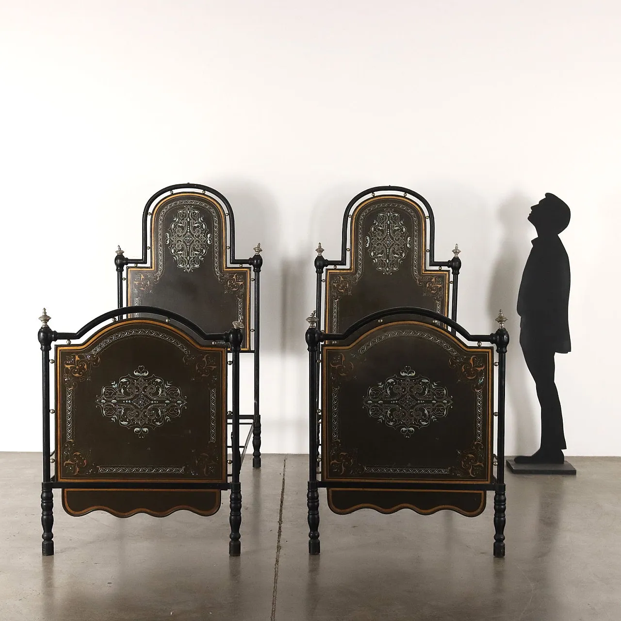 Pair of Art Nouveau Beds in painted Iron, 21st century 2