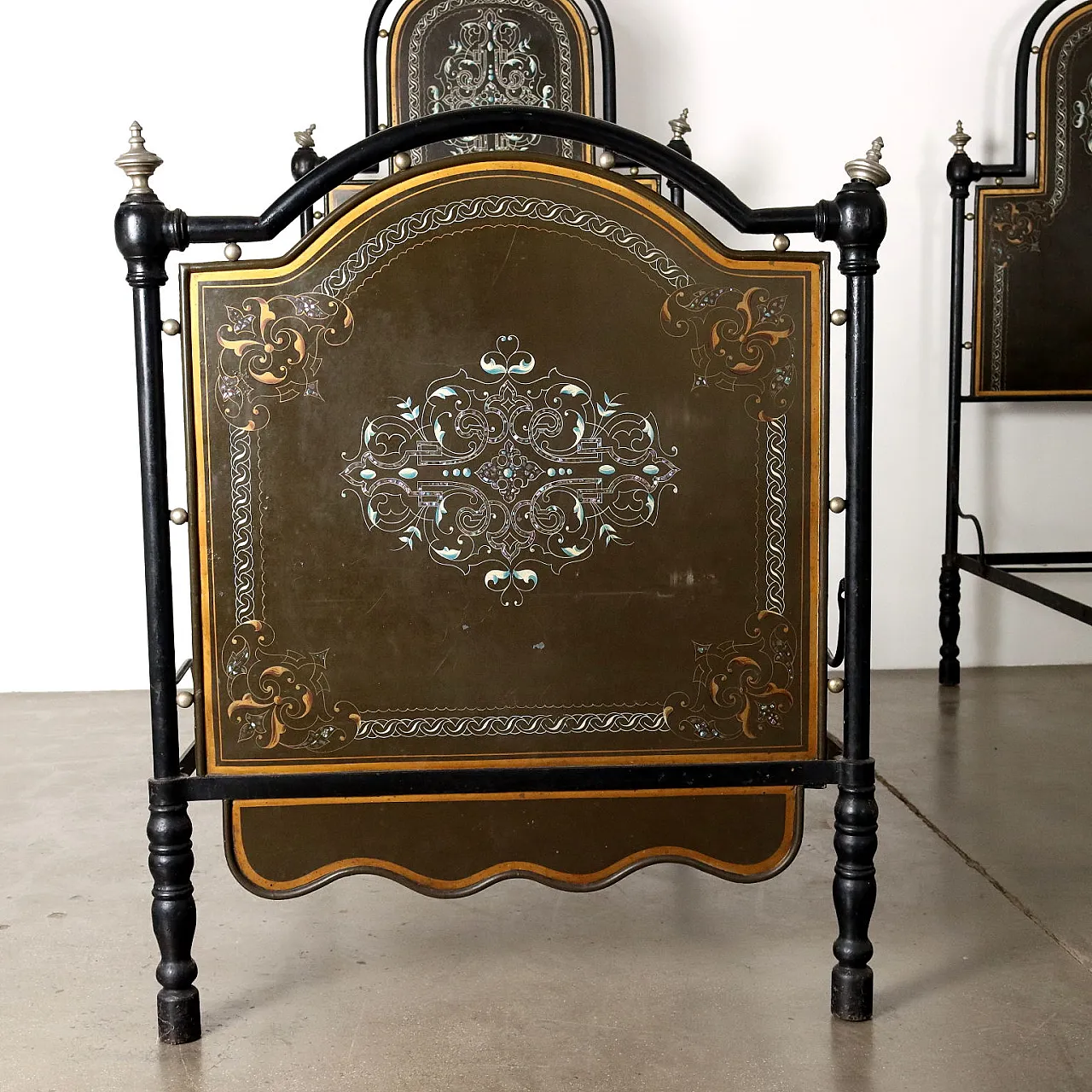 Pair of Art Nouveau Beds in painted Iron, 21st century 3