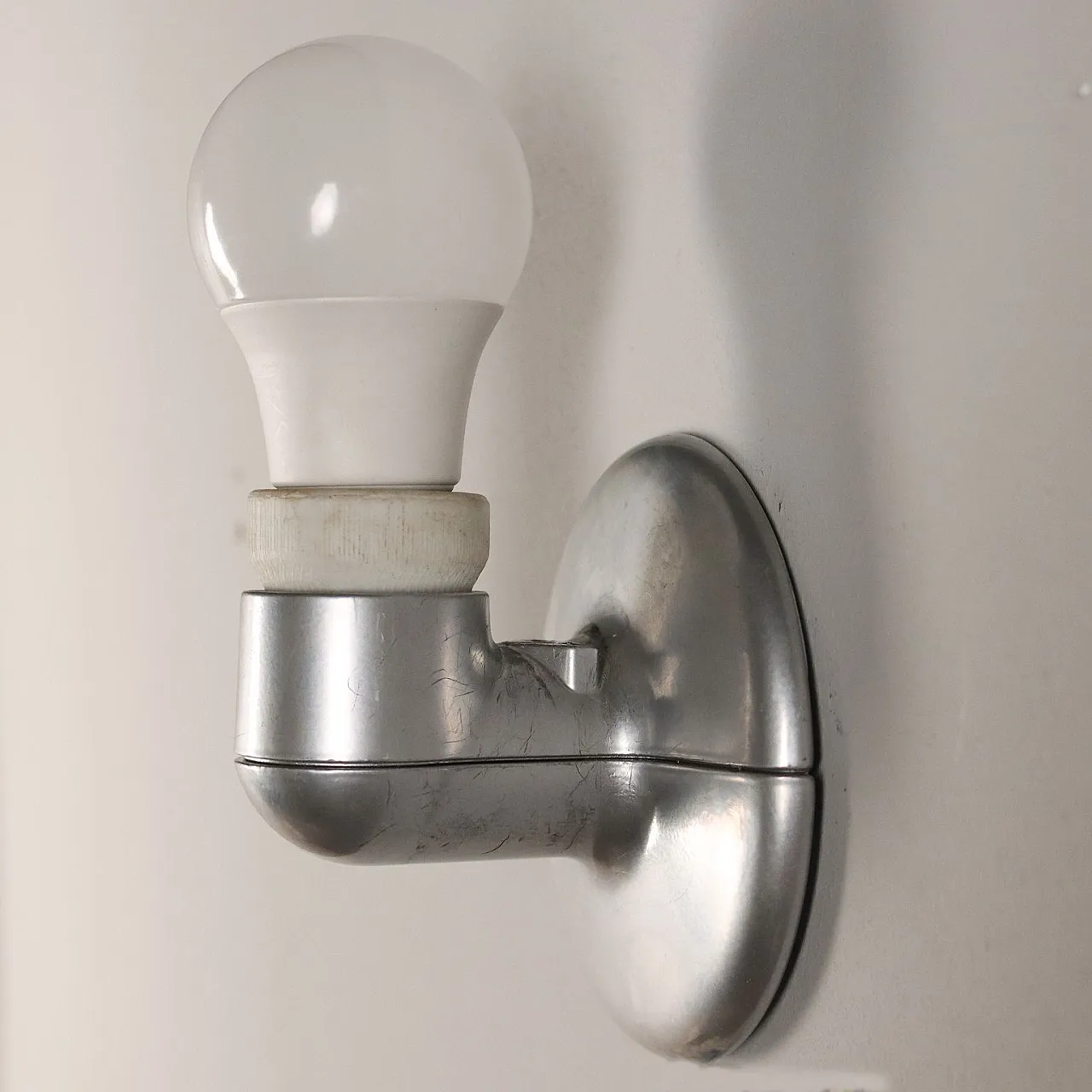 Lampada a parete modello Piperita in alluminio e vetro, anni '80 6