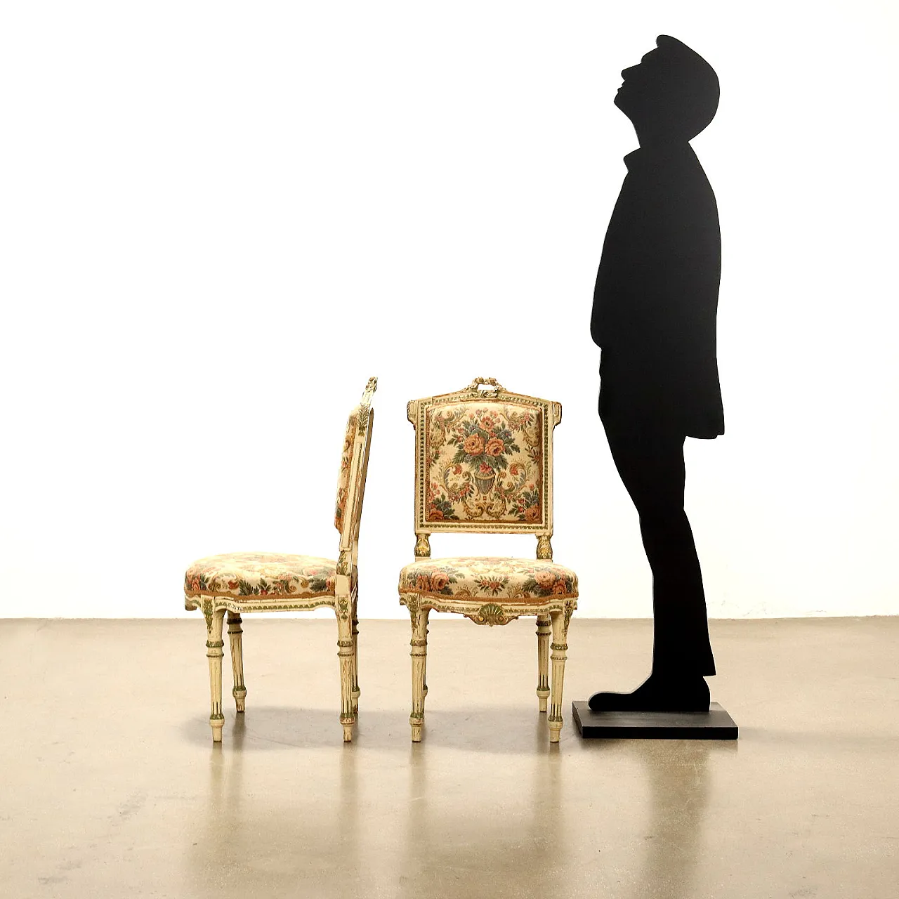 Pair of lacquered and gilded wooden chairs, 20th century 2